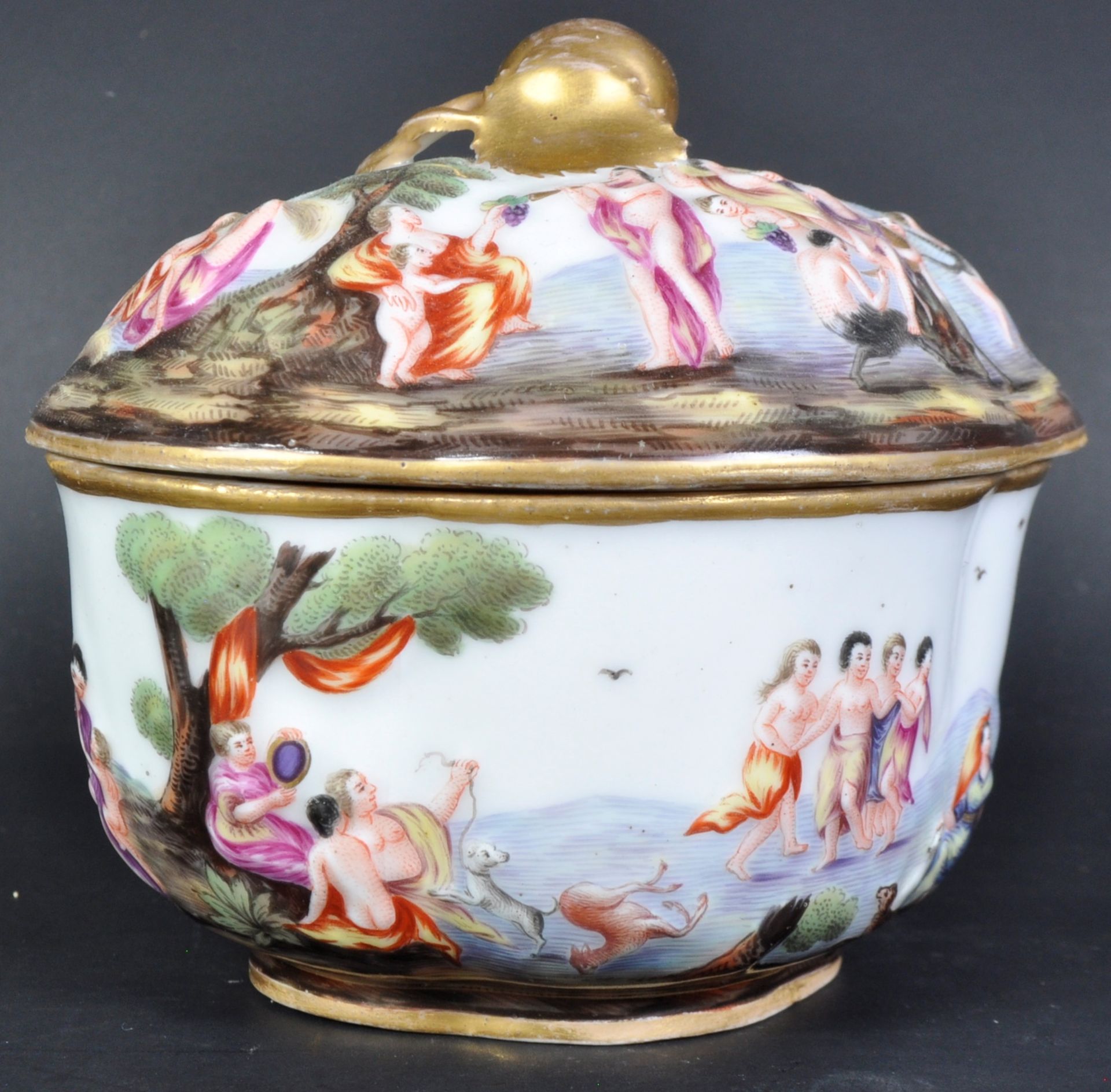 19TH CENTURY MEISSEN LIDDED POT IN THE CAPODIMONTE MANNER