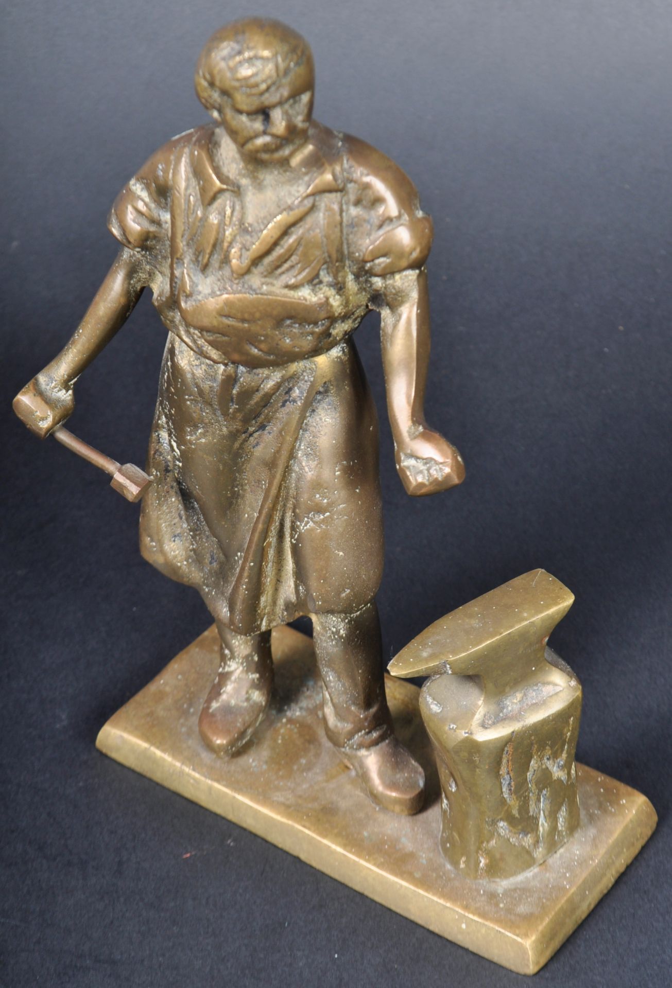 19TH CENTURY BRONZE BLACKSMITH FIGURINE - Image 2 of 8