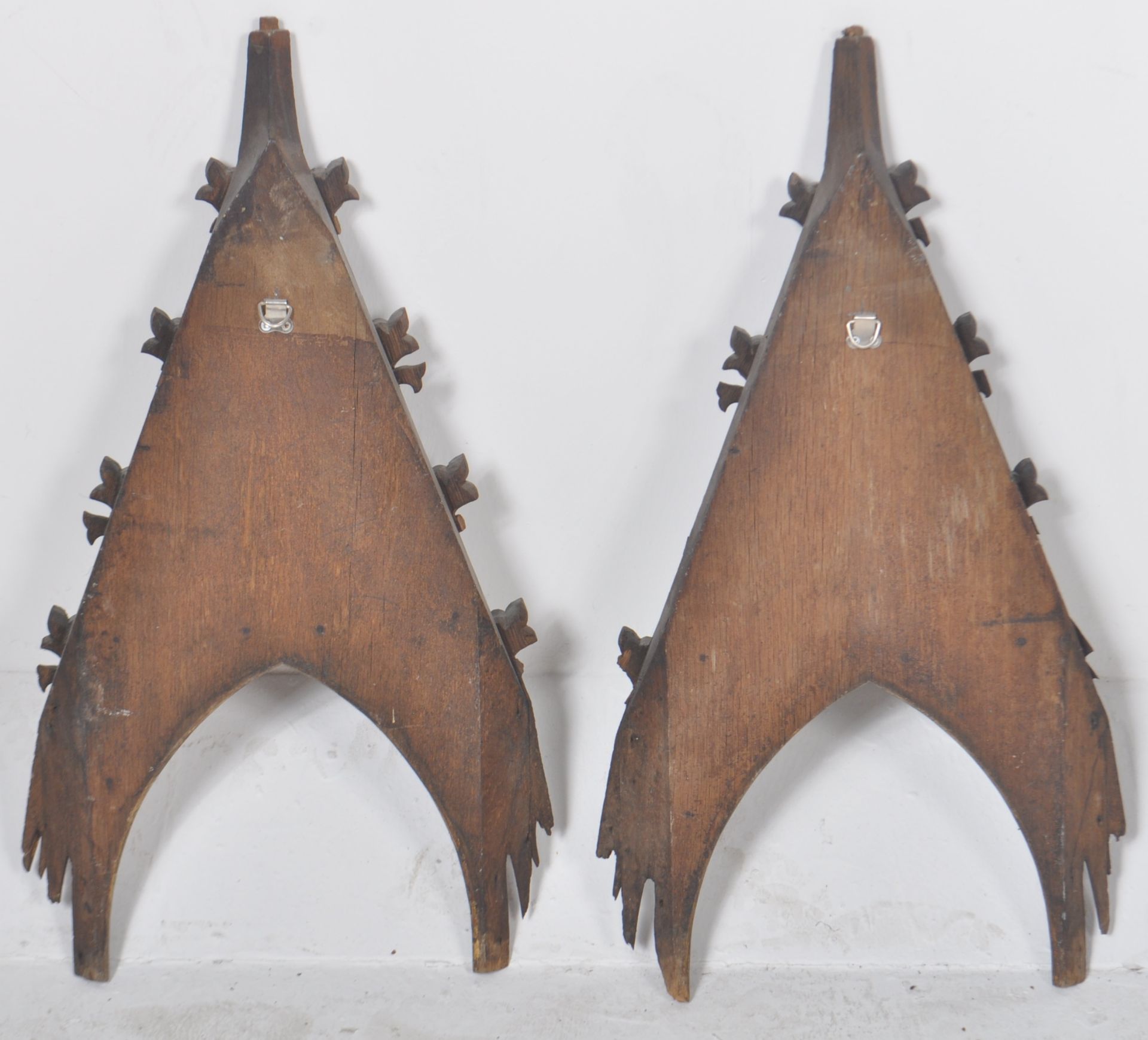 PAIR OF 19TH CENTURY HAND CARVED GOTHIC ARCHES - Bild 5 aus 5