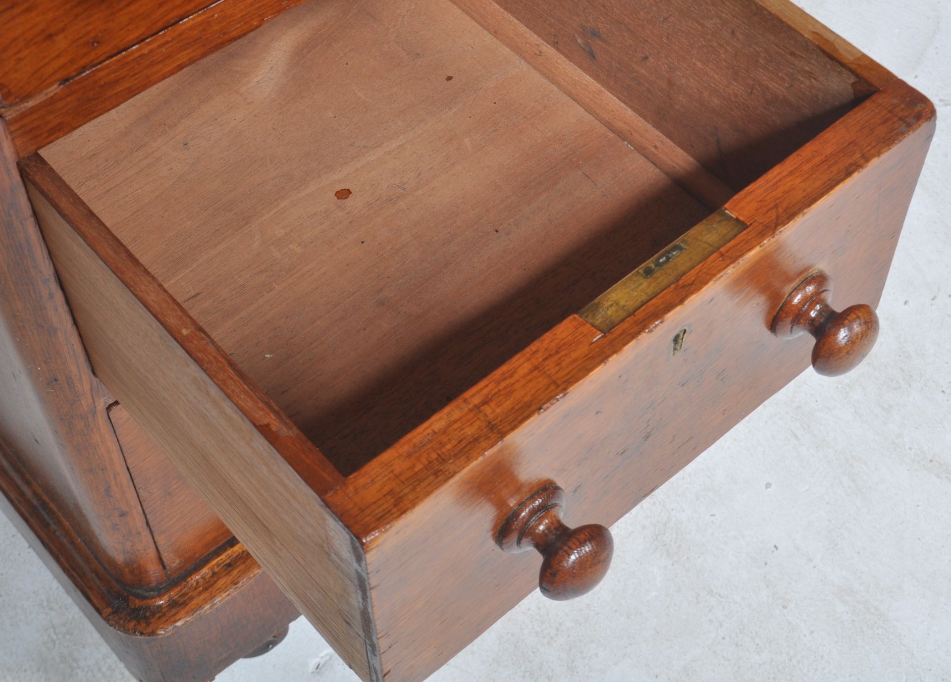 19TH CENTURY VICTORIAN MAHOGANY TWIN PEDESTAL DESK - Image 7 of 11