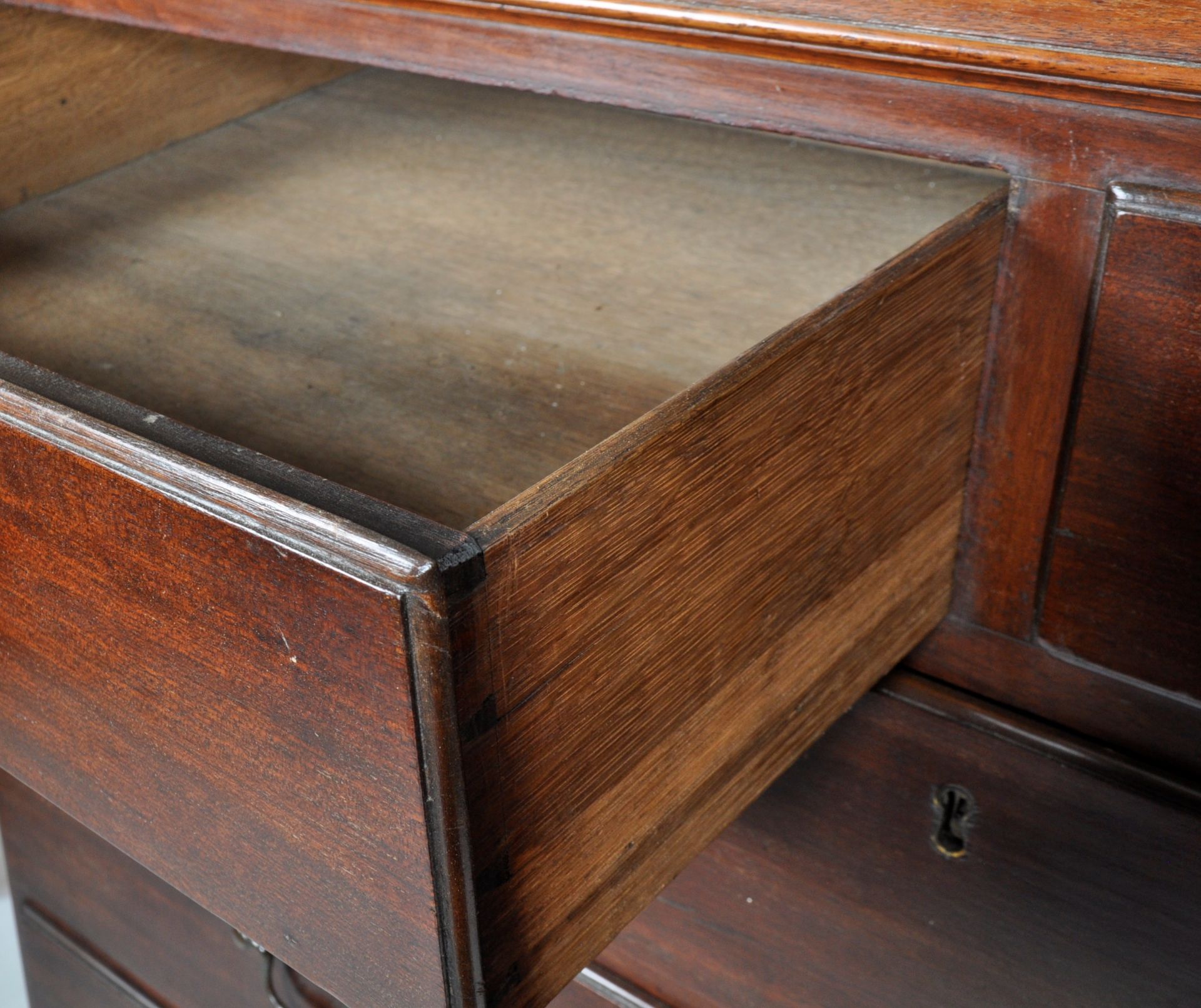 LATE 18TH CENTURY GEORGE III MAHOGANY CHEST ON CHEST - Image 7 of 10