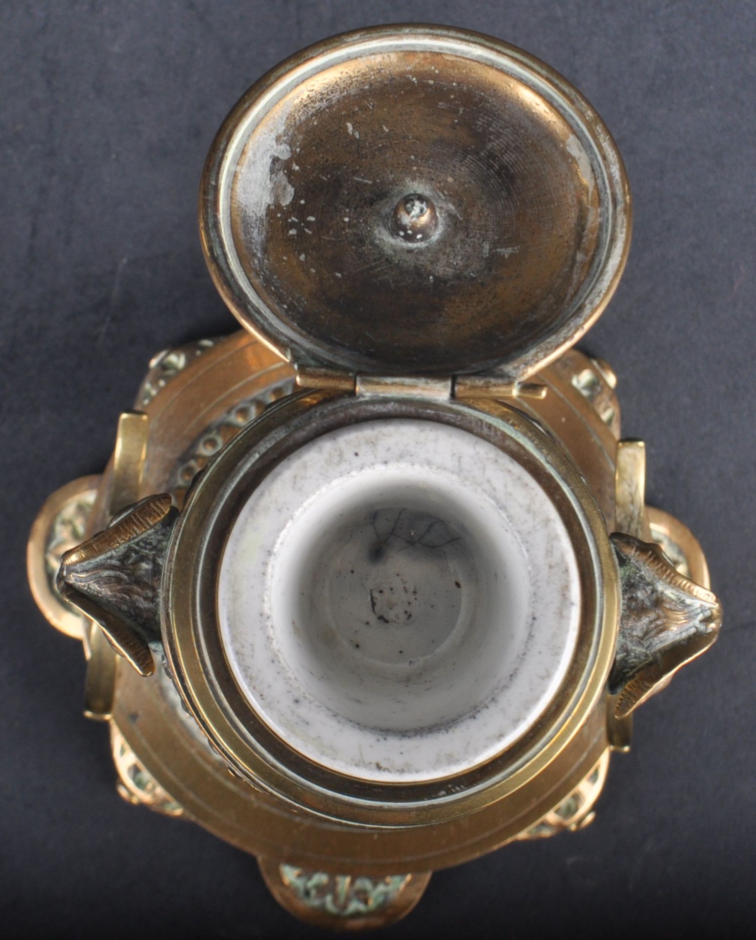 19TH CENTURY NEOCLASSICAL BRASS INKWELL - Image 5 of 6