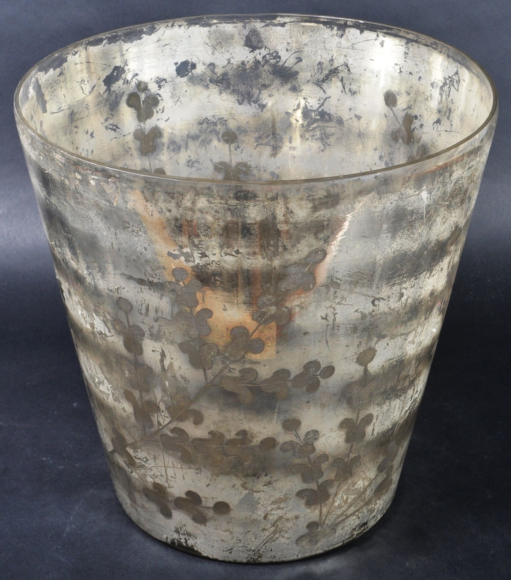 LARGE 19TH CENTURY GEORGE III ETCHED SLIVERED WINE BUCKET - Image 2 of 7