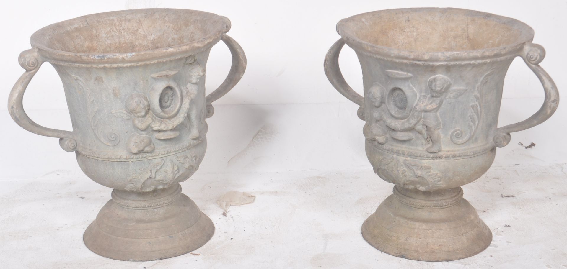 LARGE PAIR OF 19TH CENTURY LEAD GARDEN URNS - Bild 9 aus 9