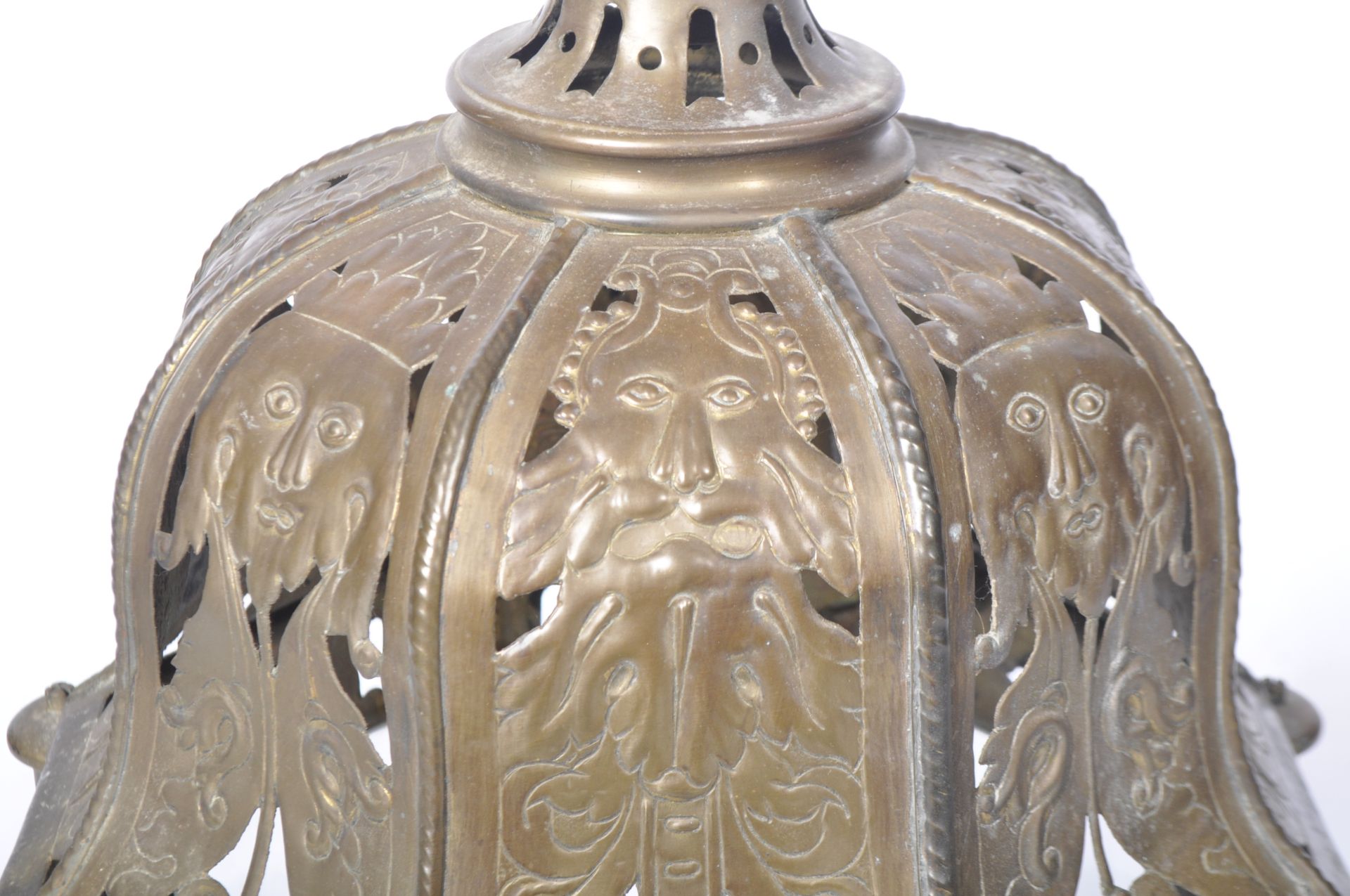 LATE 19TH CENTURY BRASS WORKED HANGING LANTERN LIGHT - Image 3 of 6