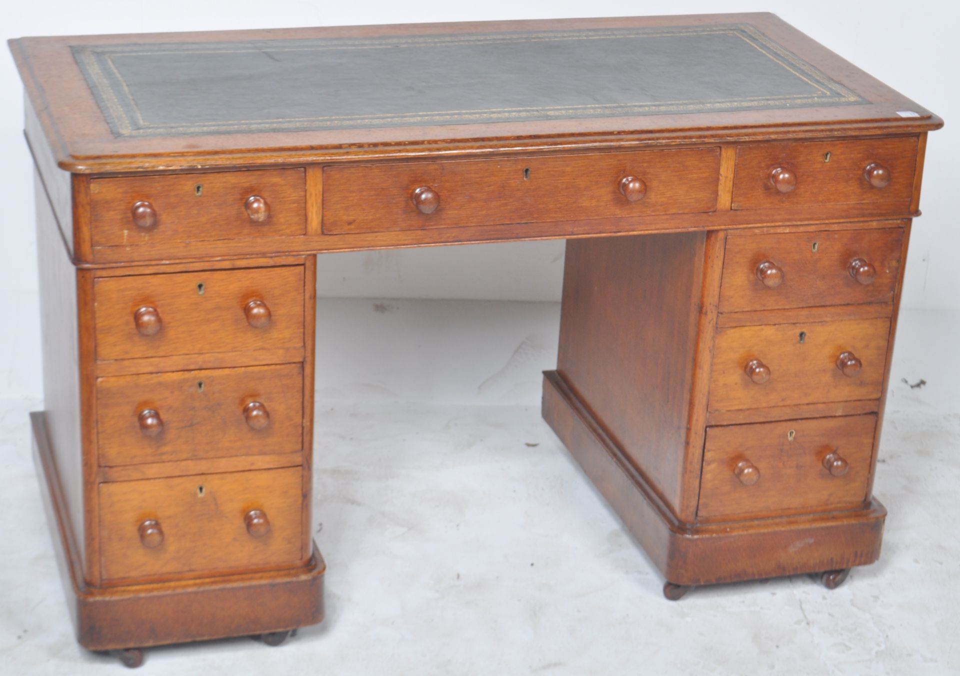 19TH CENTURY VICTORIAN MAHOGANY TWIN PEDESTAL DESK - Image 2 of 11