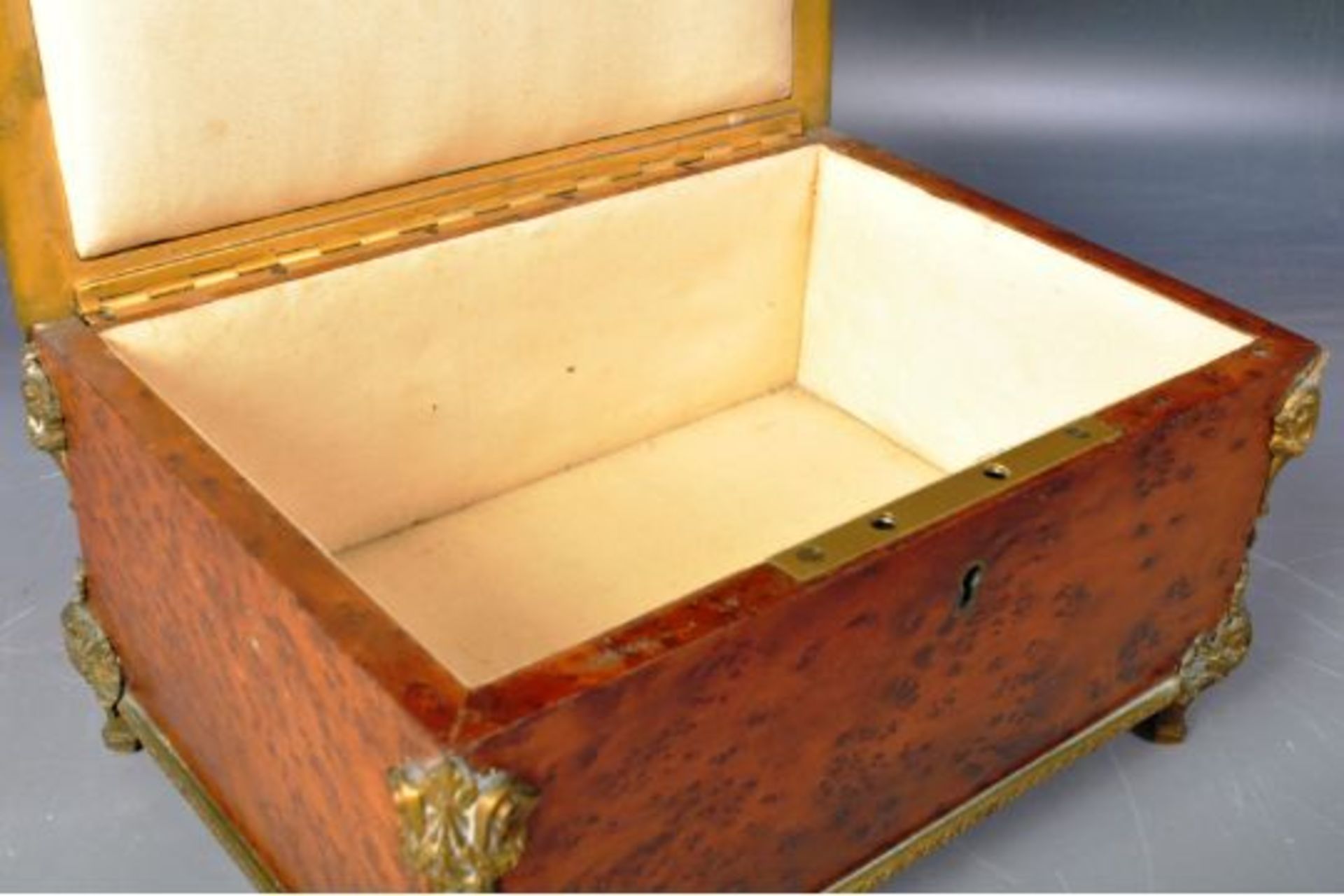 19TH CENTURY GEORGE III BIRDSEYE MAPLE JEWELLERY BOX - Image 6 of 9