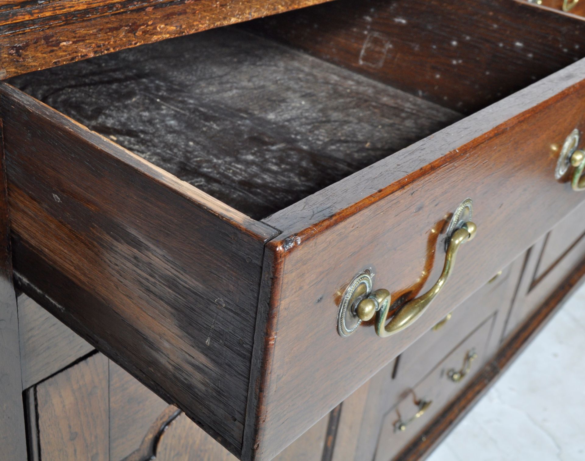 18TH CENTURY GEORGE III OAK WELSH DRESSER - Image 6 of 9