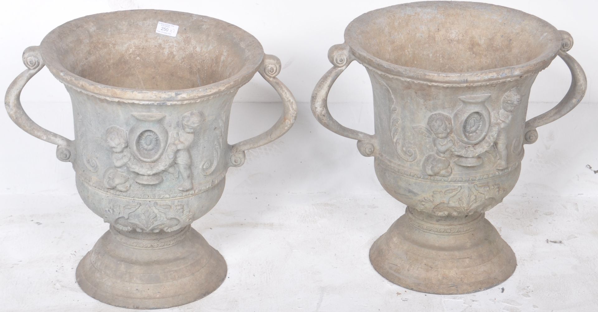 LARGE PAIR OF 19TH CENTURY LEAD GARDEN URNS - Bild 2 aus 9