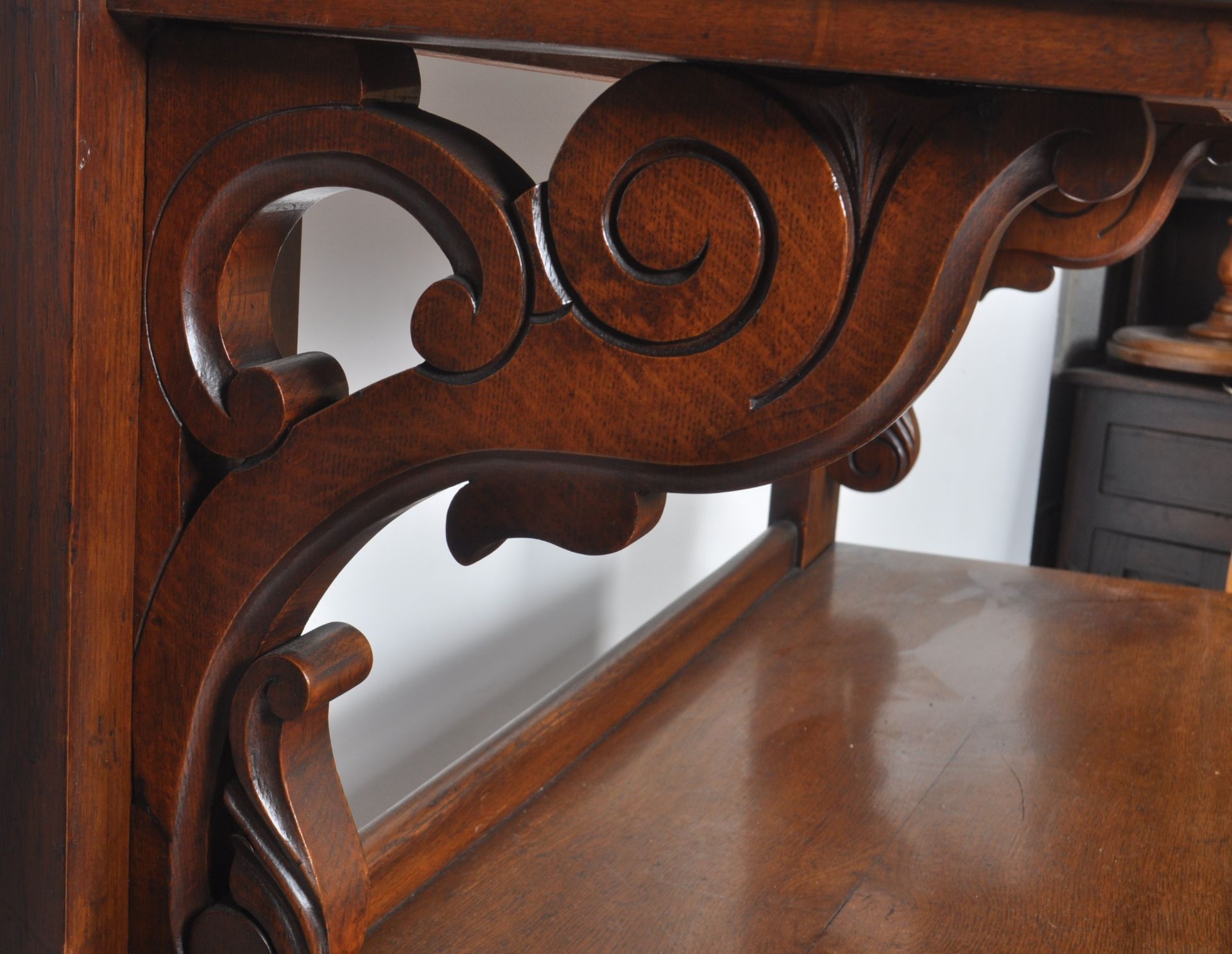 19TH CENTURY VICTORIAN OAK THREE TIER BUFFET - Image 4 of 9