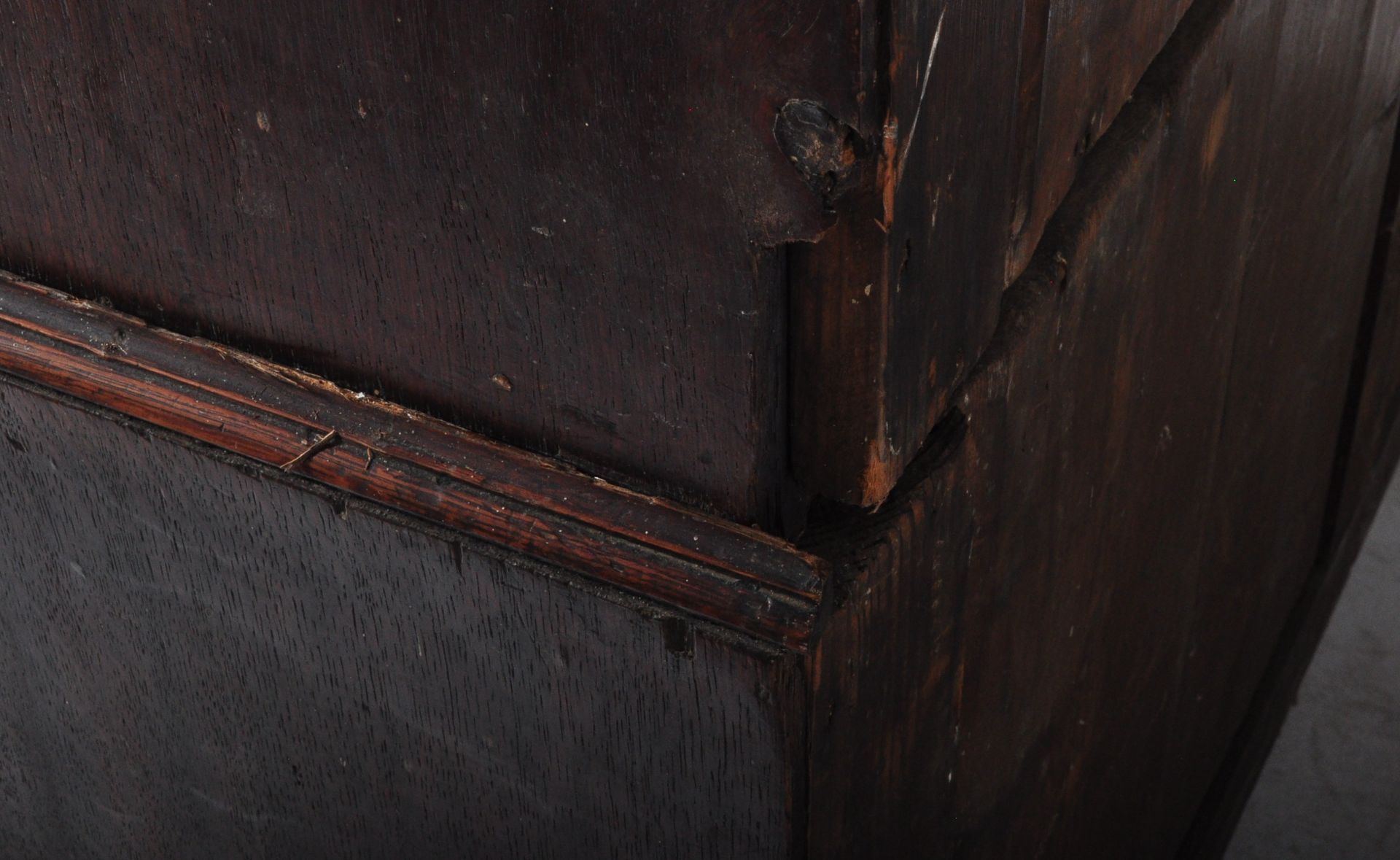 18TH CENTURY GEORGE III COUNTRY HOUSE LINEN PRESS - Image 8 of 8