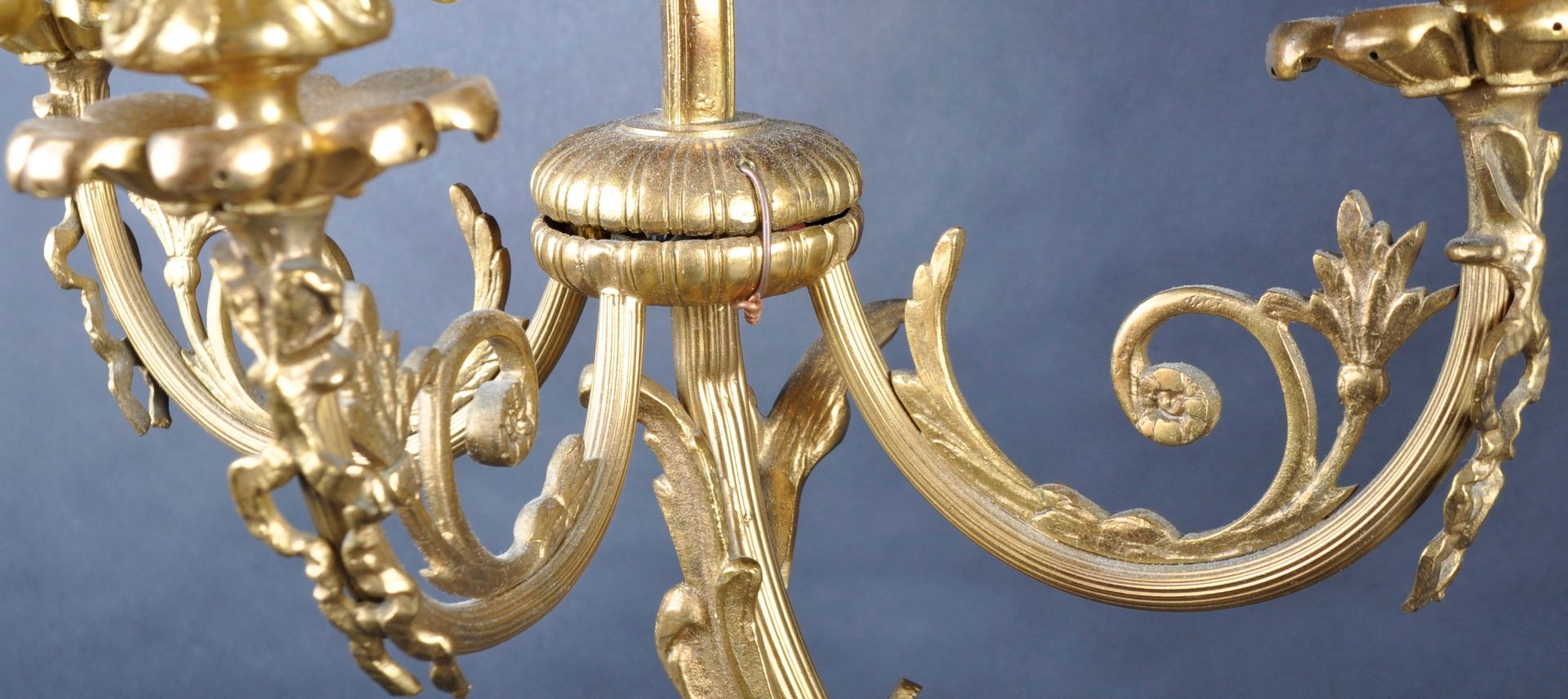 PAIR OF EARLY 20TH CENTURY ORMOLU TABLE LIGHTS - Image 4 of 11