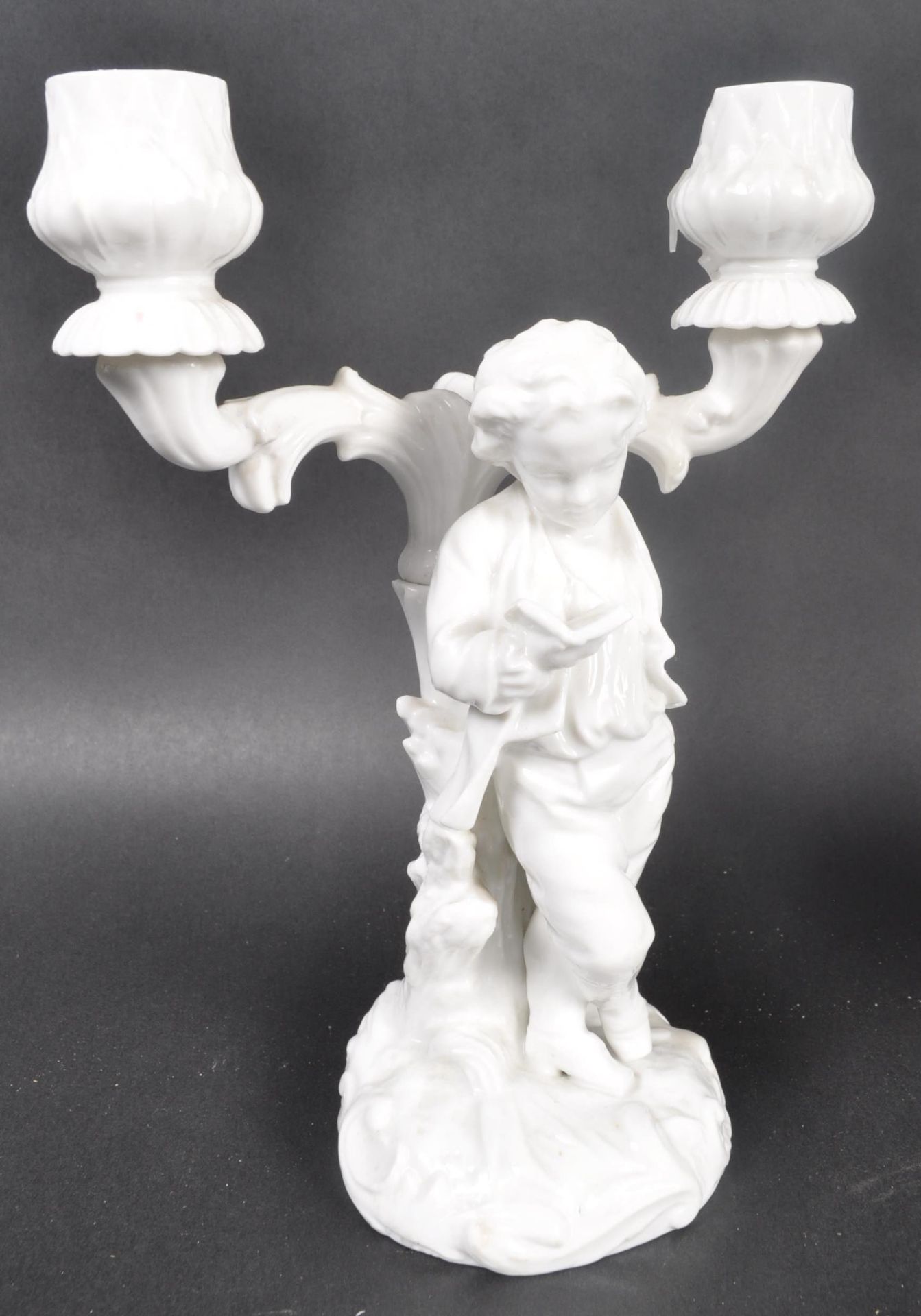 PAIR OF EARLY 20TH CENTURY PARIAN FIGURAL CANDLESTICKS - Bild 3 aus 10