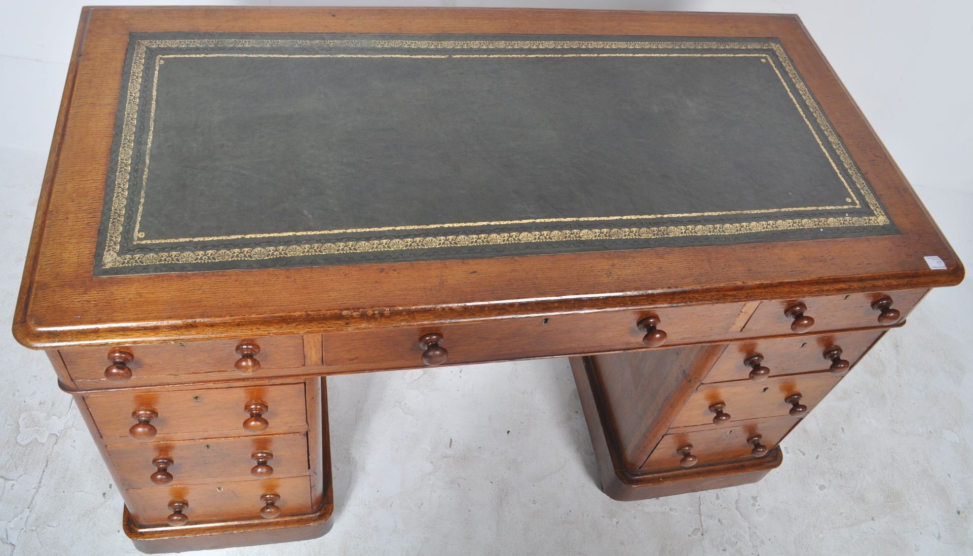 19TH CENTURY VICTORIAN MAHOGANY TWIN PEDESTAL DESK - Image 3 of 11