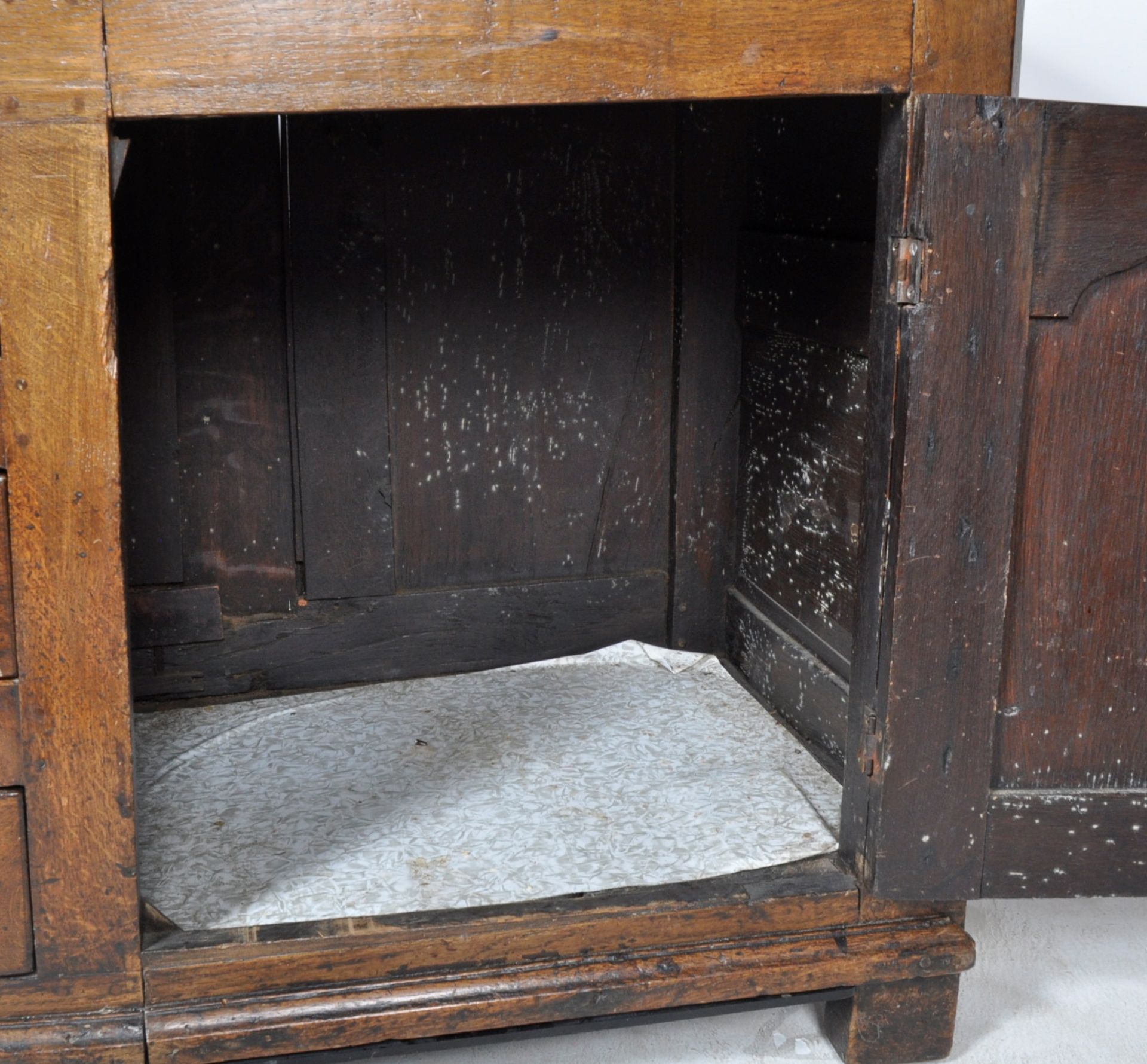 18TH CENTURY GEORGE III OAK WELSH DRESSER - Image 9 of 9