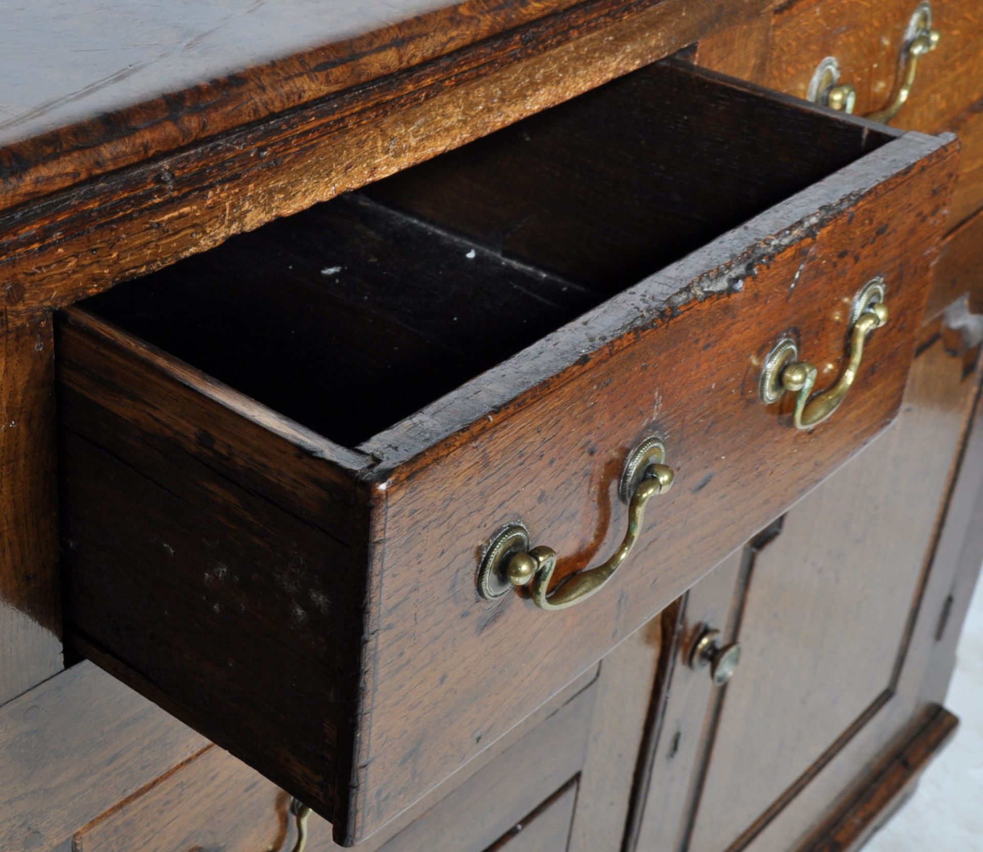 18TH CENTURY GEORGE III OAK WELSH DRESSER - Image 5 of 9