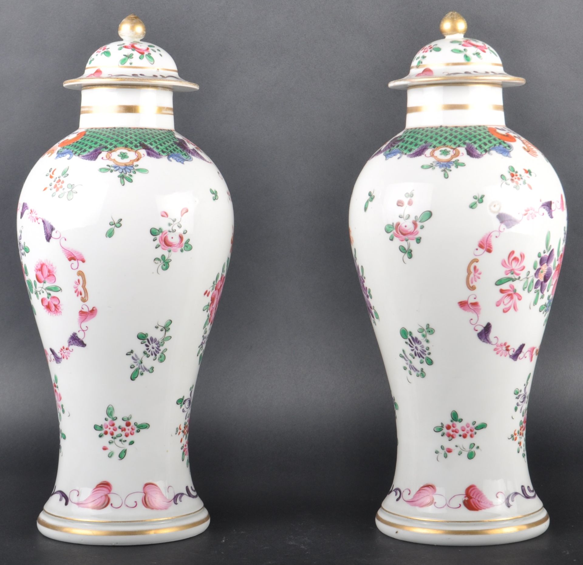 PAIR OF EARLY 20TH CENTURY SAMSON OF PARIS VASES - Bild 2 aus 6