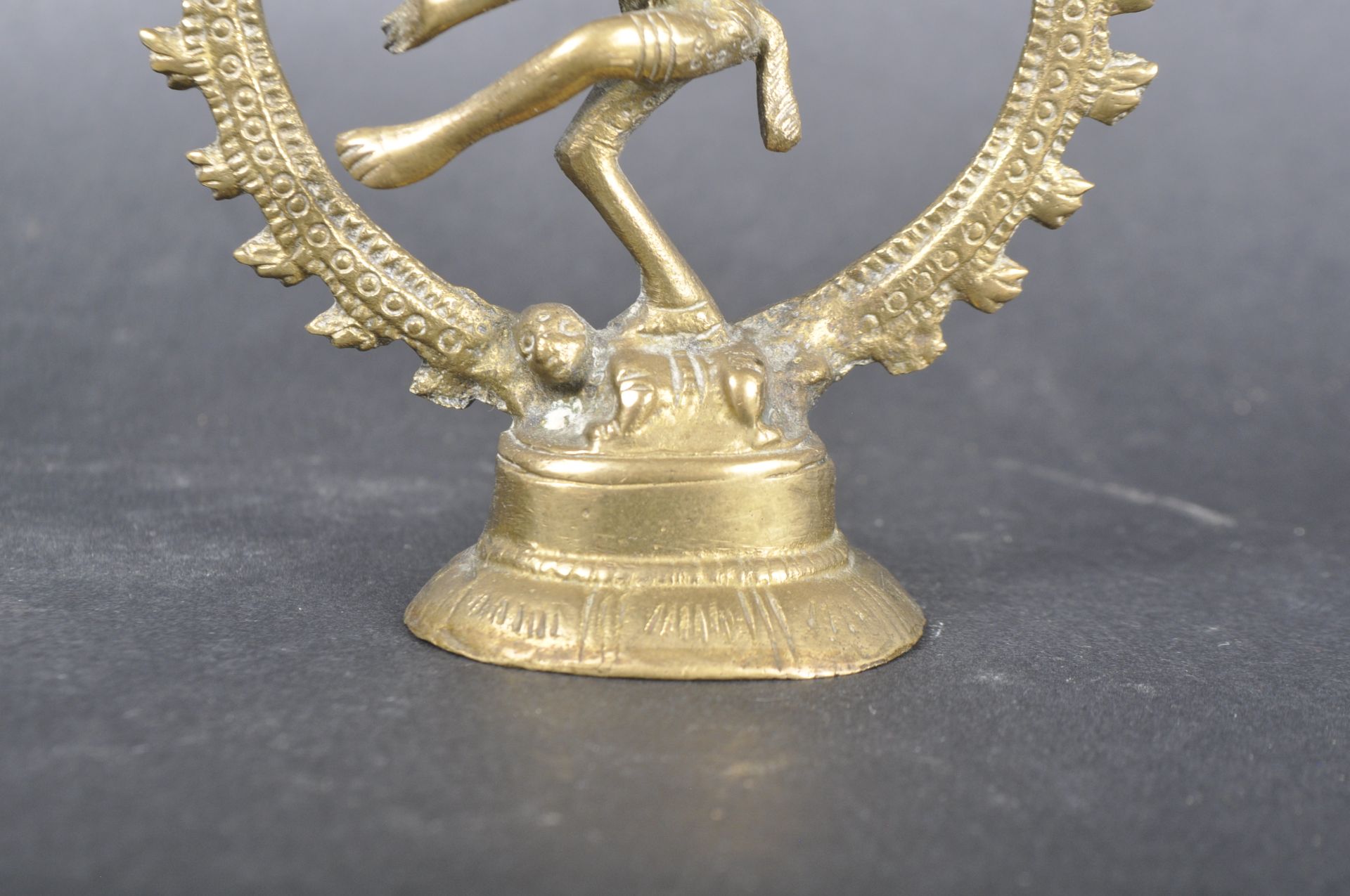 EARLY 20TH CENTURY HINDU BRONZE SHIVA THE DIVINE DANCER - Bild 6 aus 6