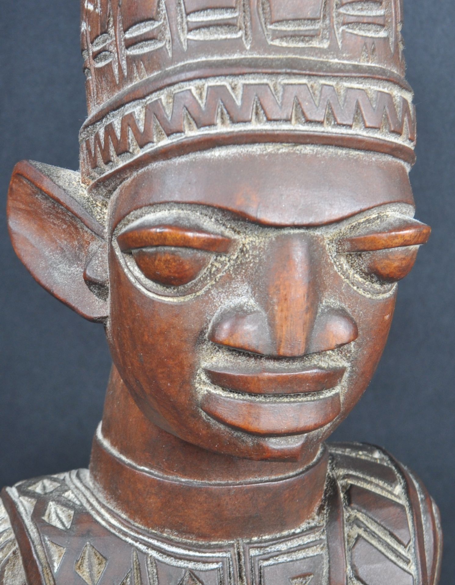 LAMIDI OLONADE FAKEYE - CARVED NIGERIAN TRIBAL FIGURE - Bild 6 aus 10