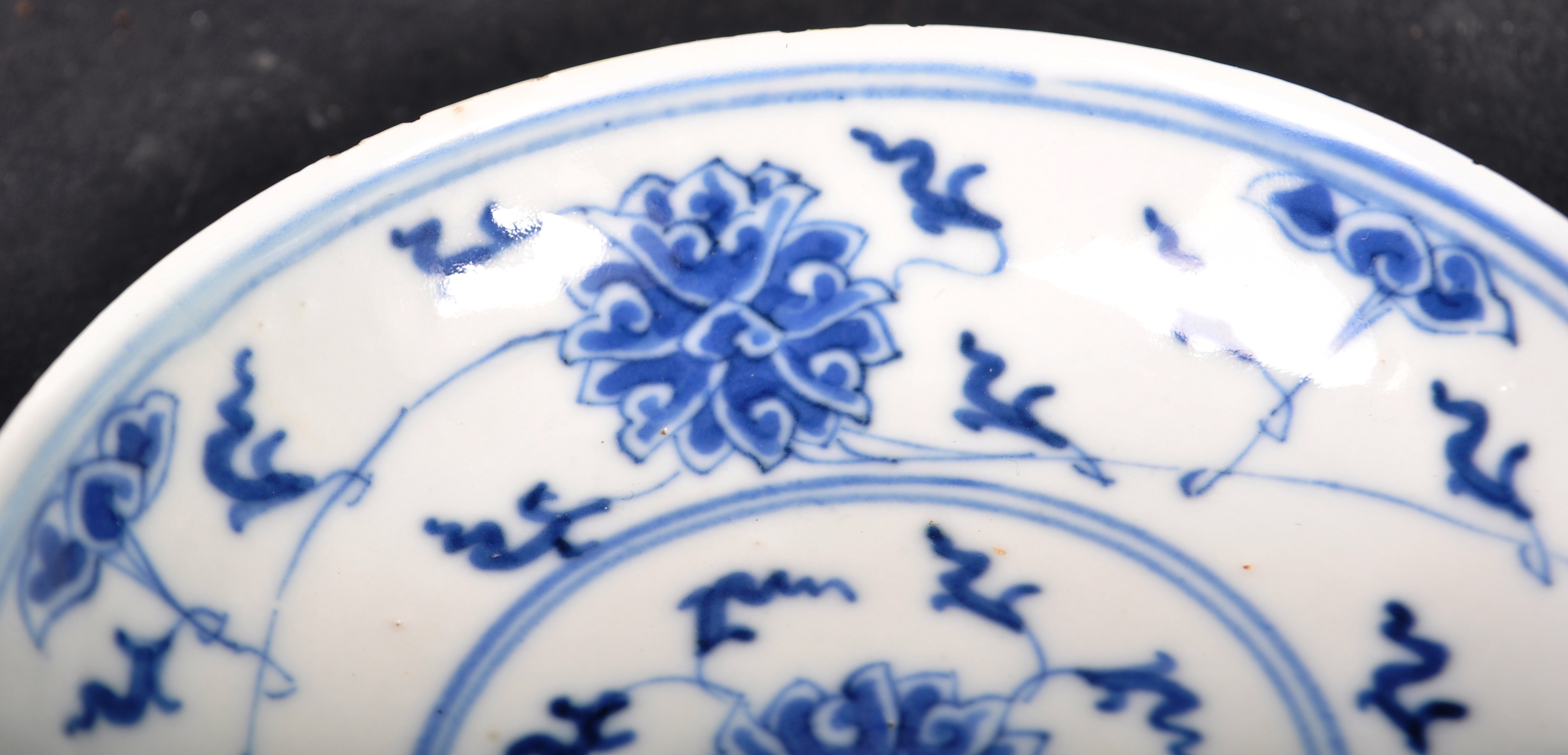 19TH CENTURY CHINESE BLUE & WHITE PORCELAIN PLATE - Image 3 of 6