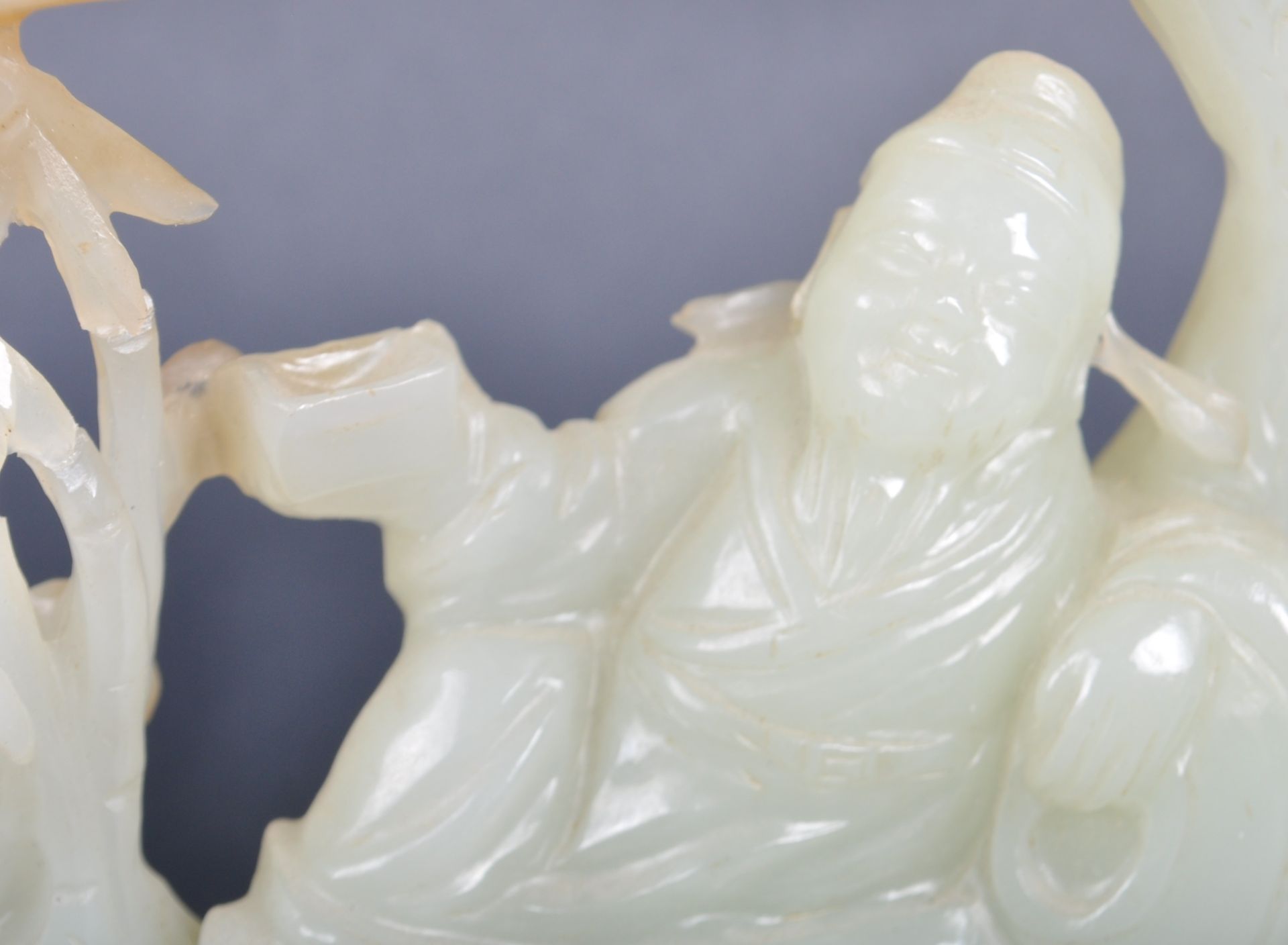 19TH CENTURY CHINESE HAND CARVED JADE FIGURINE - Image 3 of 7