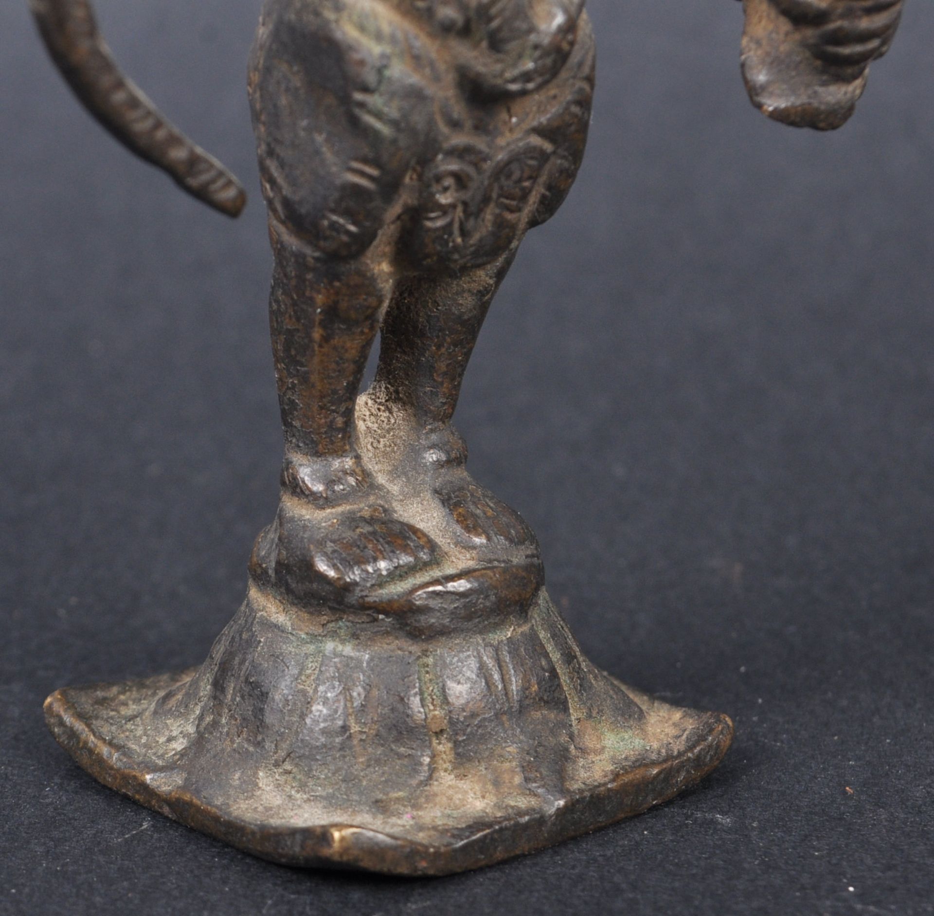 19TH CENTURY SOUTHERN HINDU BRONZE FIGURINE - Image 5 of 6