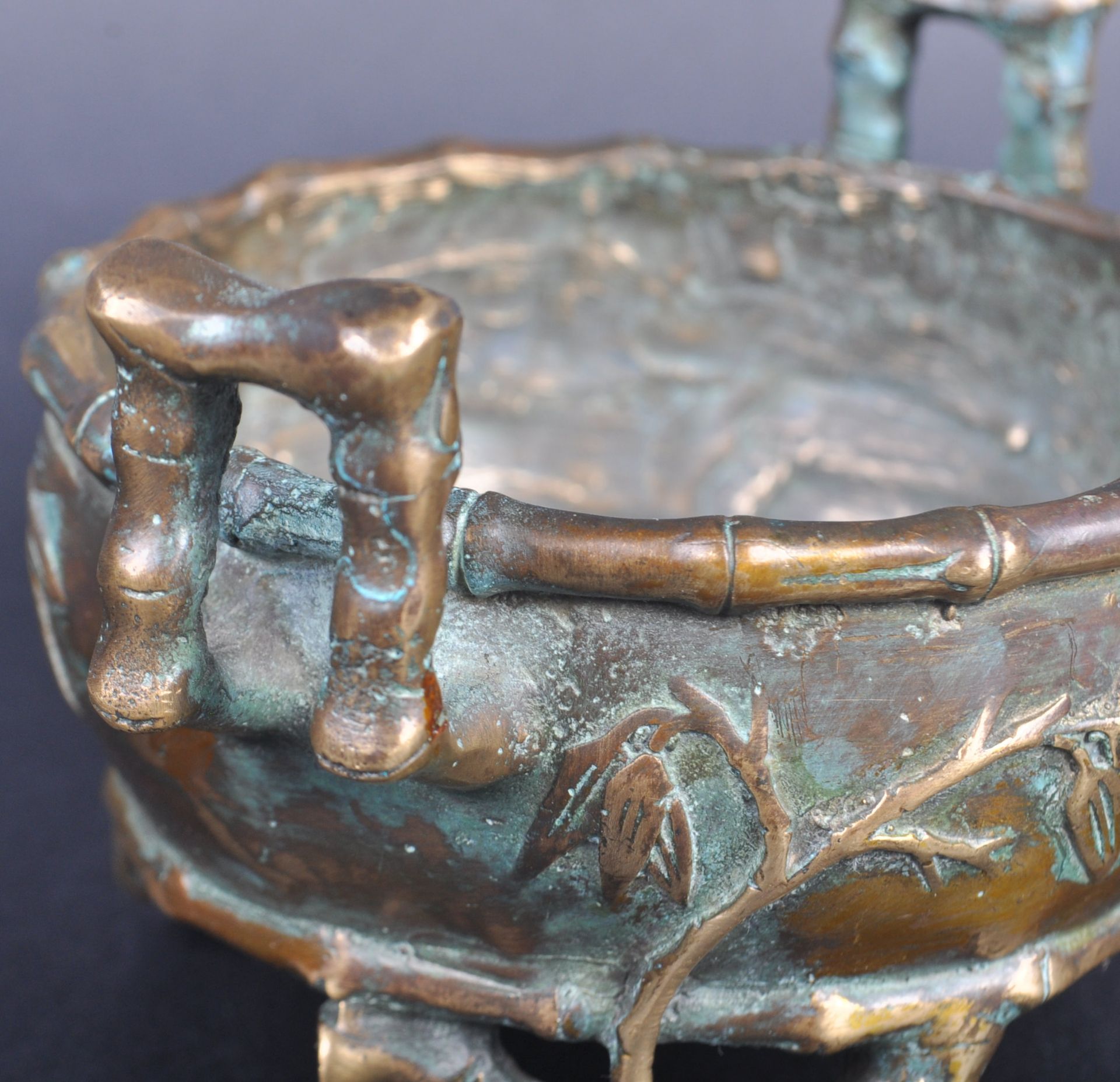 20TH CENTURY CHINESE ARCHAIC BRONZE CENSER - Image 4 of 6