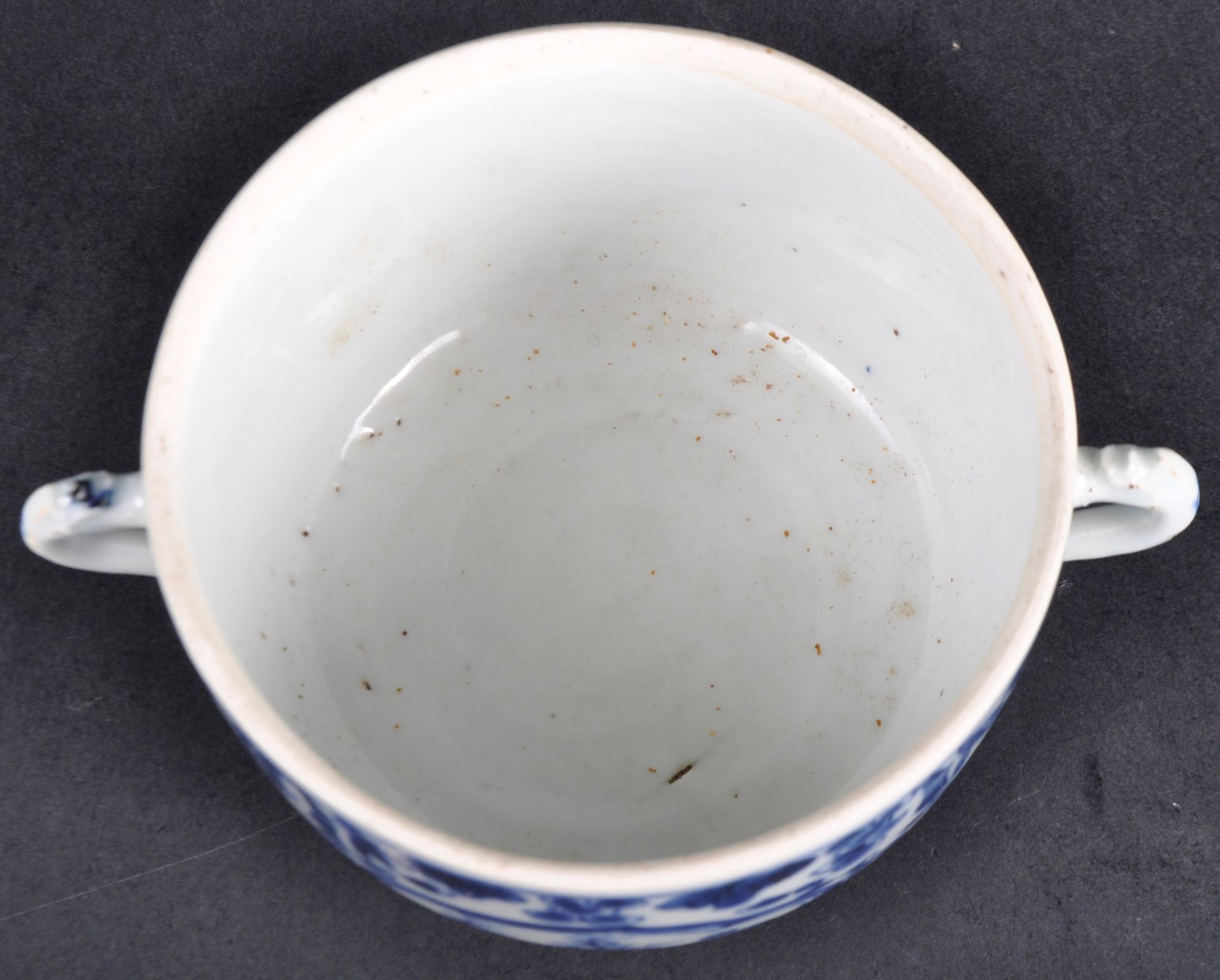 EARLY 19TH CENTURY CHINESE BLUE & WHITE CAUDLE CUP - Image 5 of 10