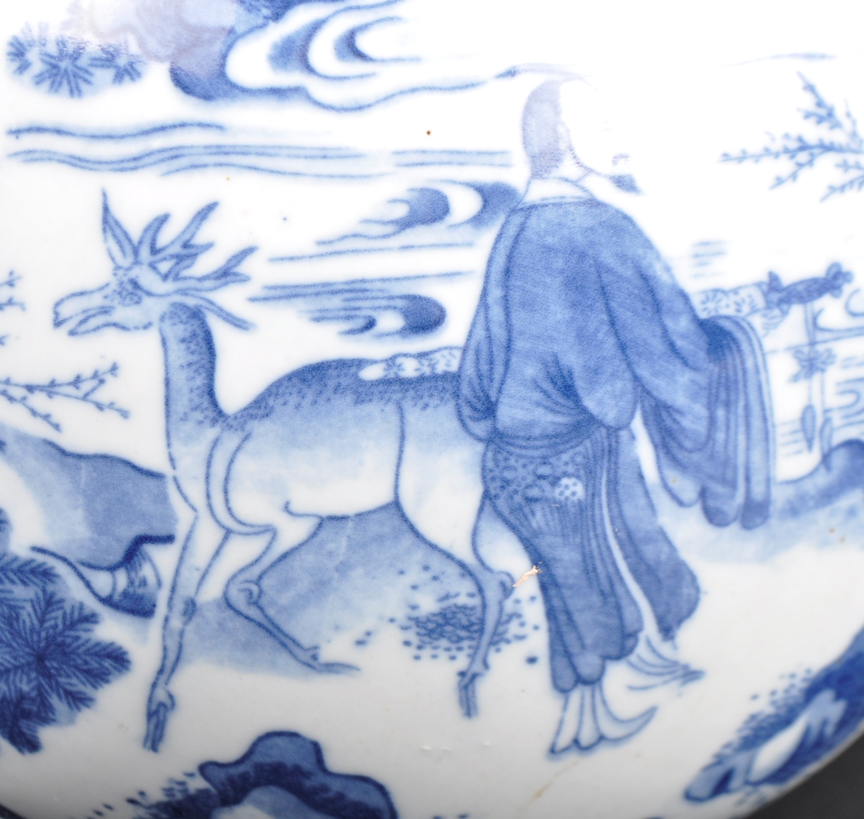 EARLY 20TH CENTURY CHINESE BLUE & WHITE PORCELAIN VASE - Image 4 of 7