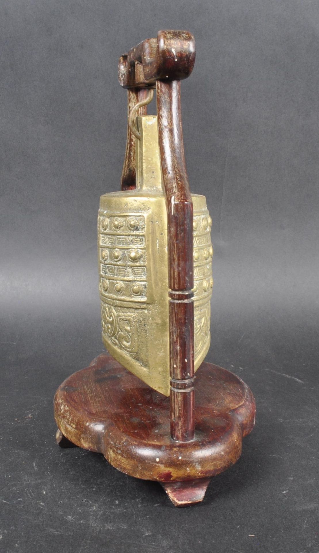 EARLY 20TH CENTURY CHINESE ARCHAIC BRONZE TEMPLE BELL - Image 4 of 7