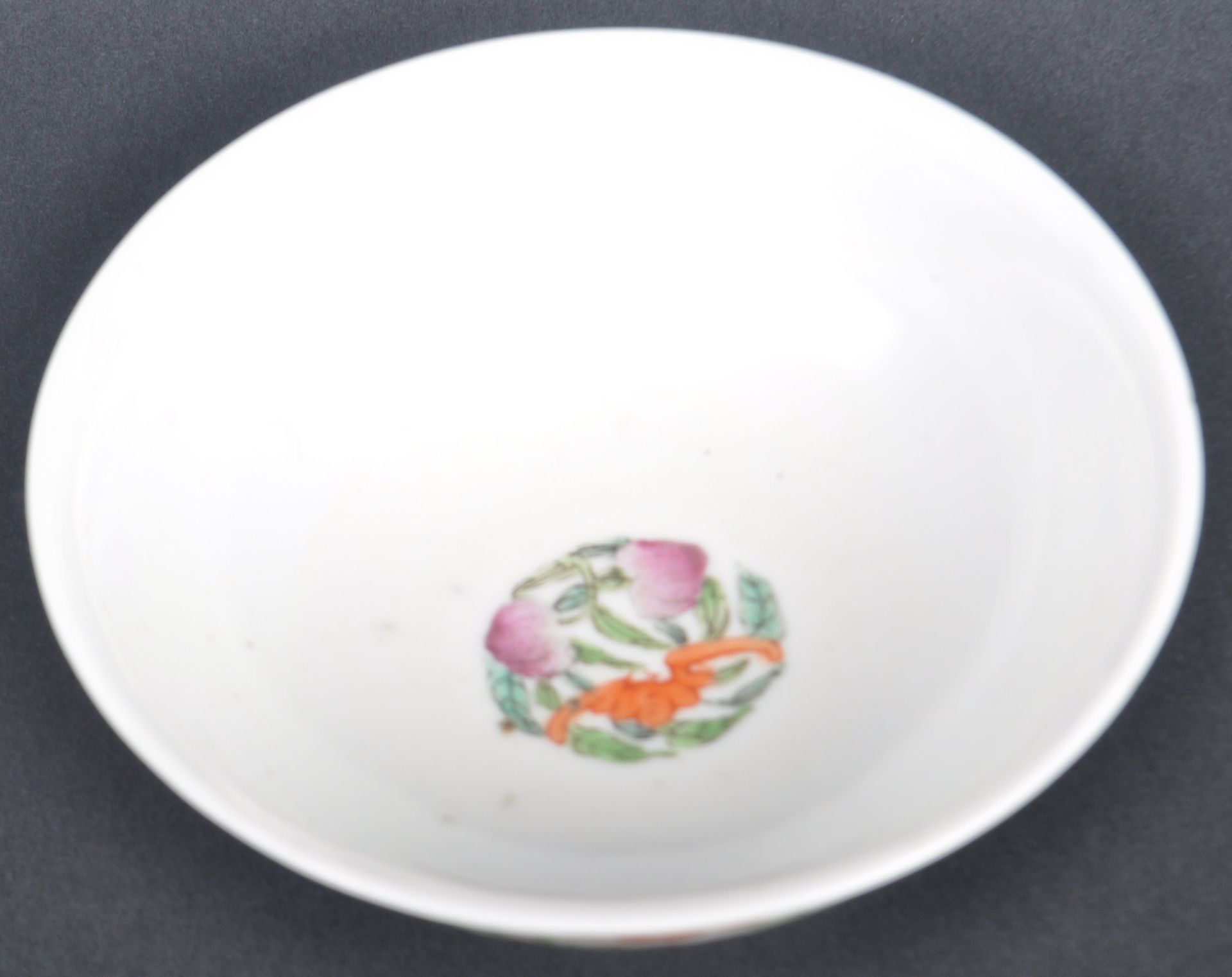 19TH CENTURY CHINESE HAND PAINTED PORCELAIN FOOTED BOWL - Image 3 of 4