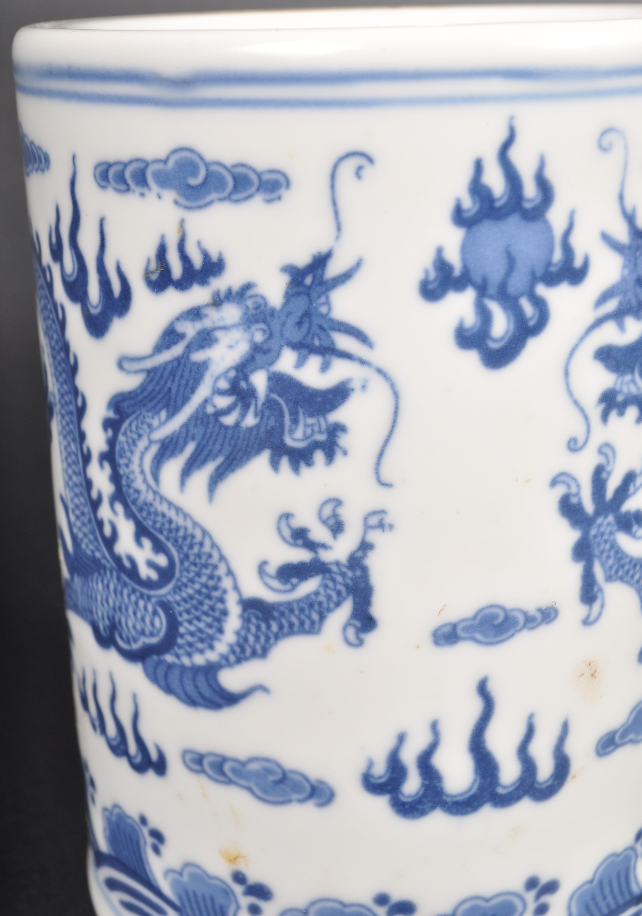 20TH CENTURY CHINESE REPUBLIC PERIOD DRAGON BRUSH POT - Image 4 of 9