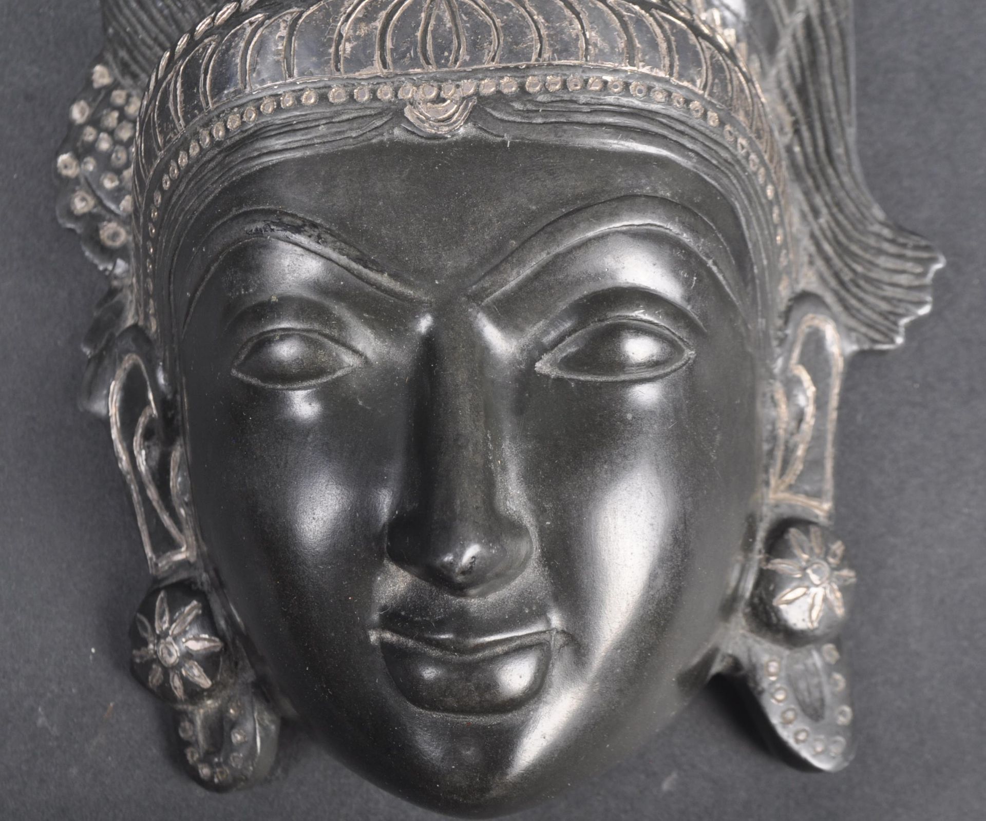 EARLY 20TH CENTURY CHINESE SINO-TIBETAN BRONZE MASK - Image 2 of 6