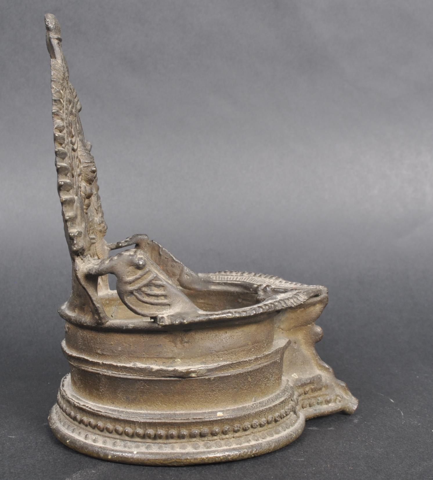 19TH CENTURY INDIAN HINDU BRONZE TEMPLE OIL LAMP - Image 6 of 8