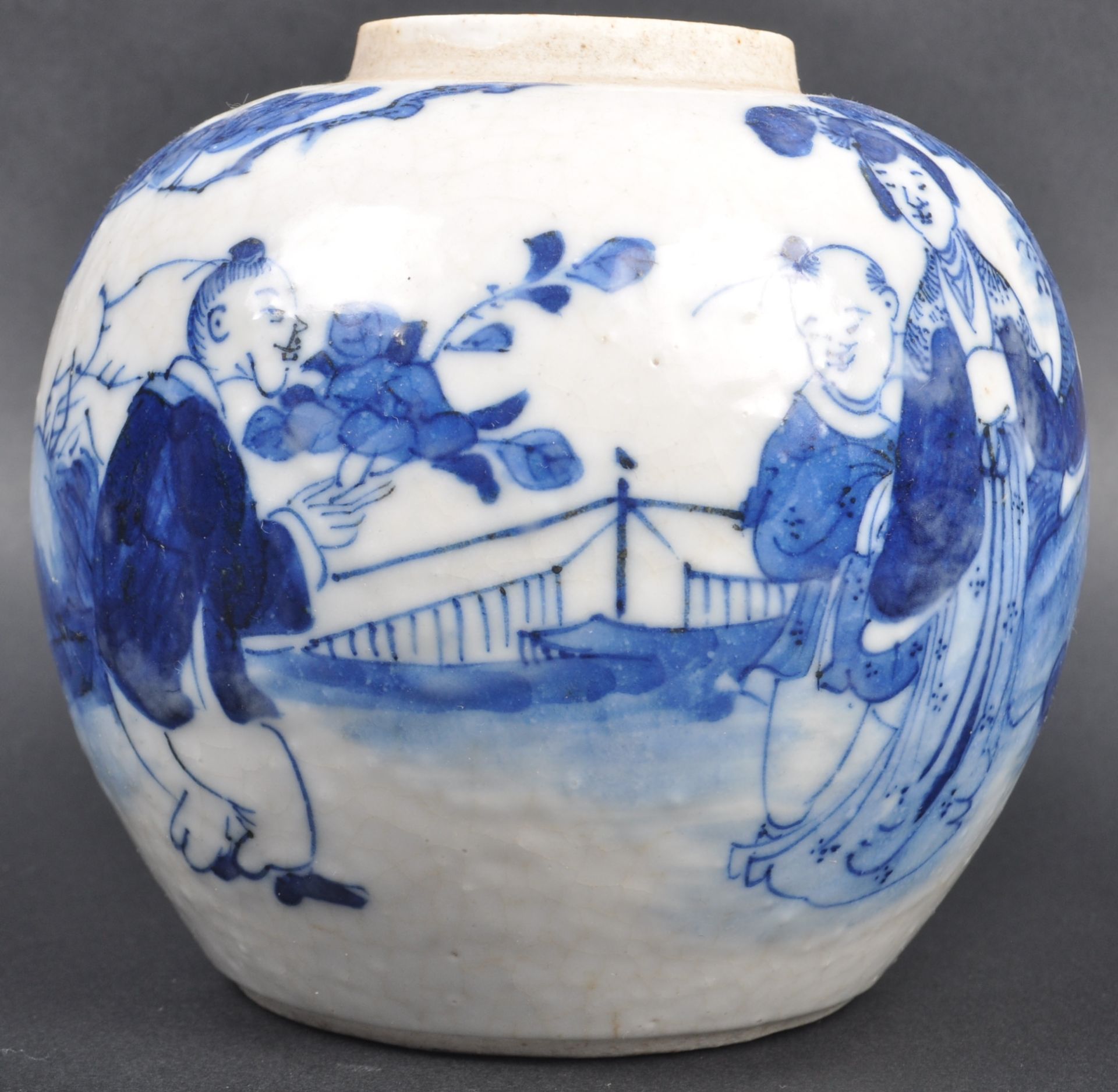 19TH CENTURY CHINESE BLUE & WHITE GINGER JAR