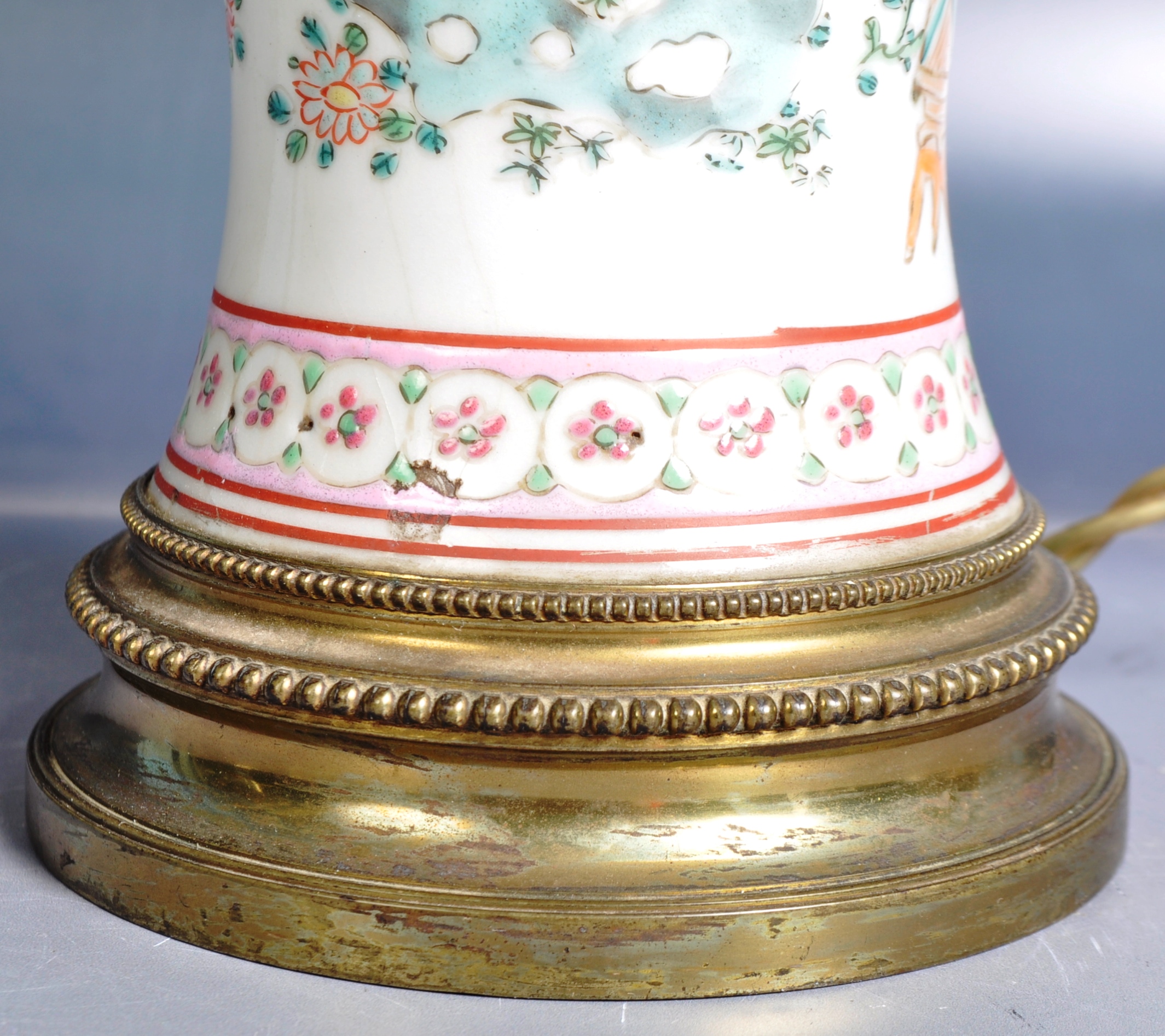 EARLY 20TH CENTURY CHINESE REPUBLIC PERIOD VASE LAMP - Image 4 of 10
