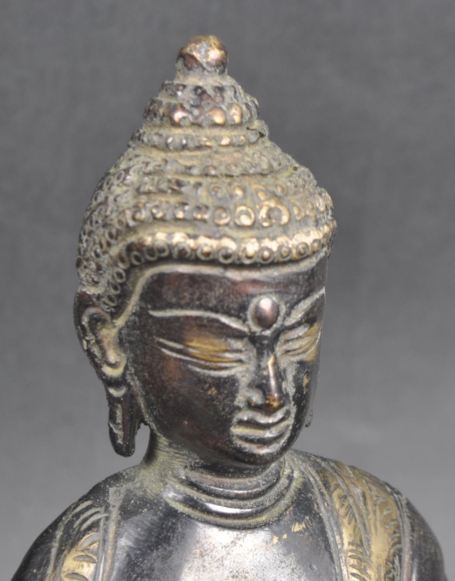 18TH CENTURY CHINESE BRONZE DOUBLE LOTUS BUDDHA - Image 5 of 7