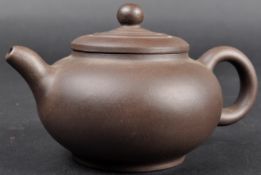 EARLY 20TH CENTURY CHINESE YIXING TEAPOT