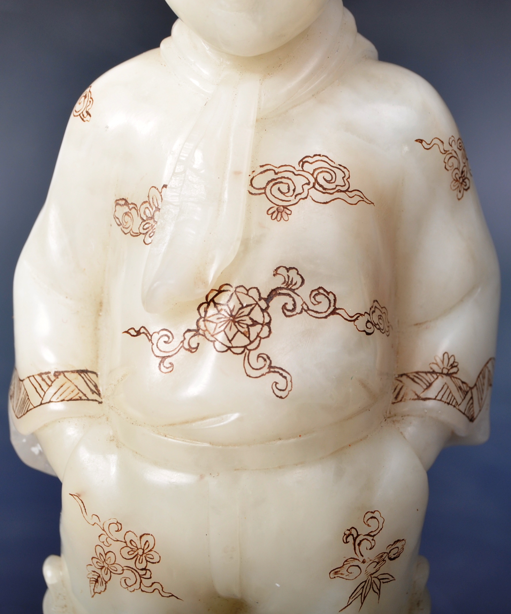 EARLY 20TH CENTURY CHINESE HARDSTONE BOY FIGURINE - Image 8 of 8