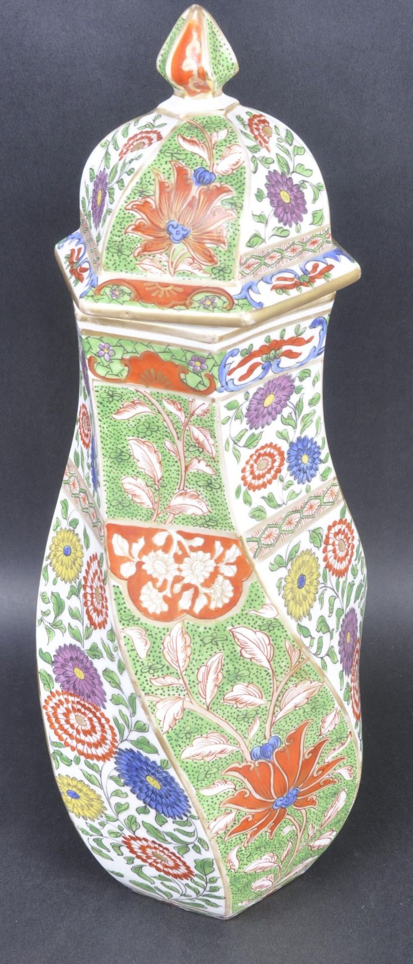 19TH CENTURY CHINESE WUCAI DECORATED TWISTED VASE - Image 2 of 10