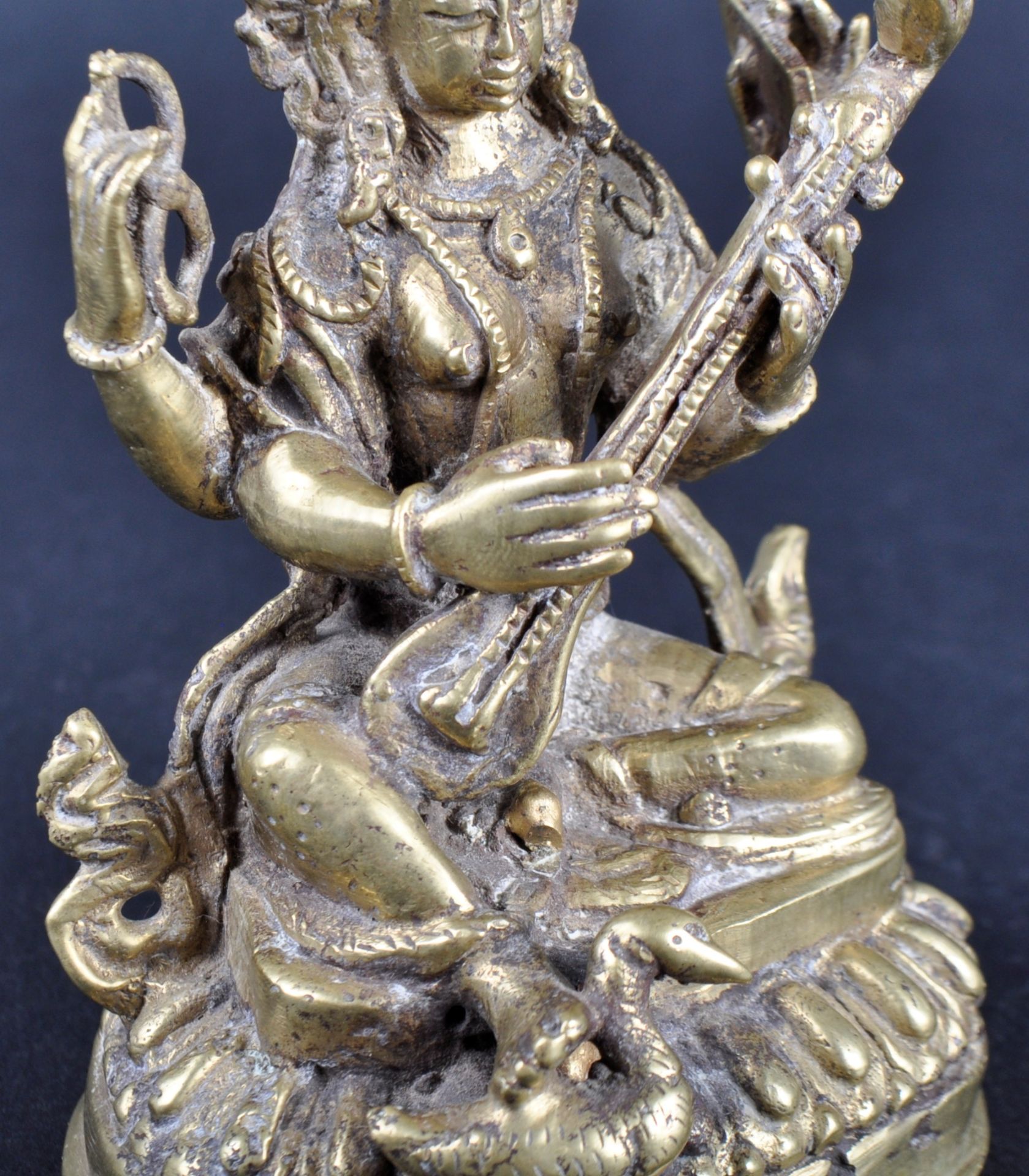 EARLY 20TH CENTURY HINDU BRONZE SARASWATI FIGURE - Bild 9 aus 11