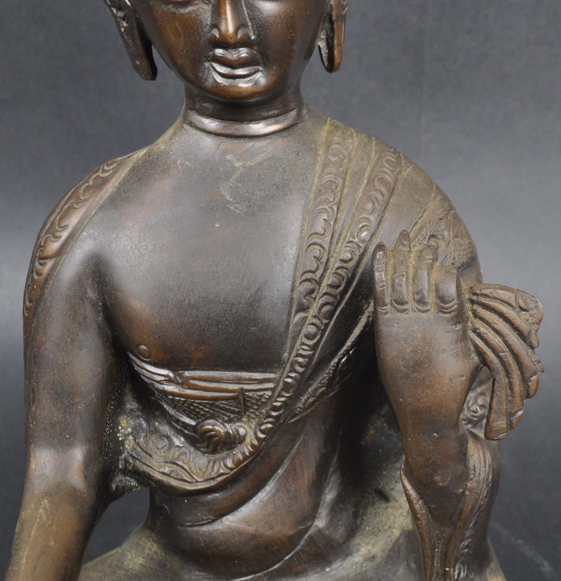 19TH CENTURY CHINESE BRONZE BUDDHA - Image 6 of 8