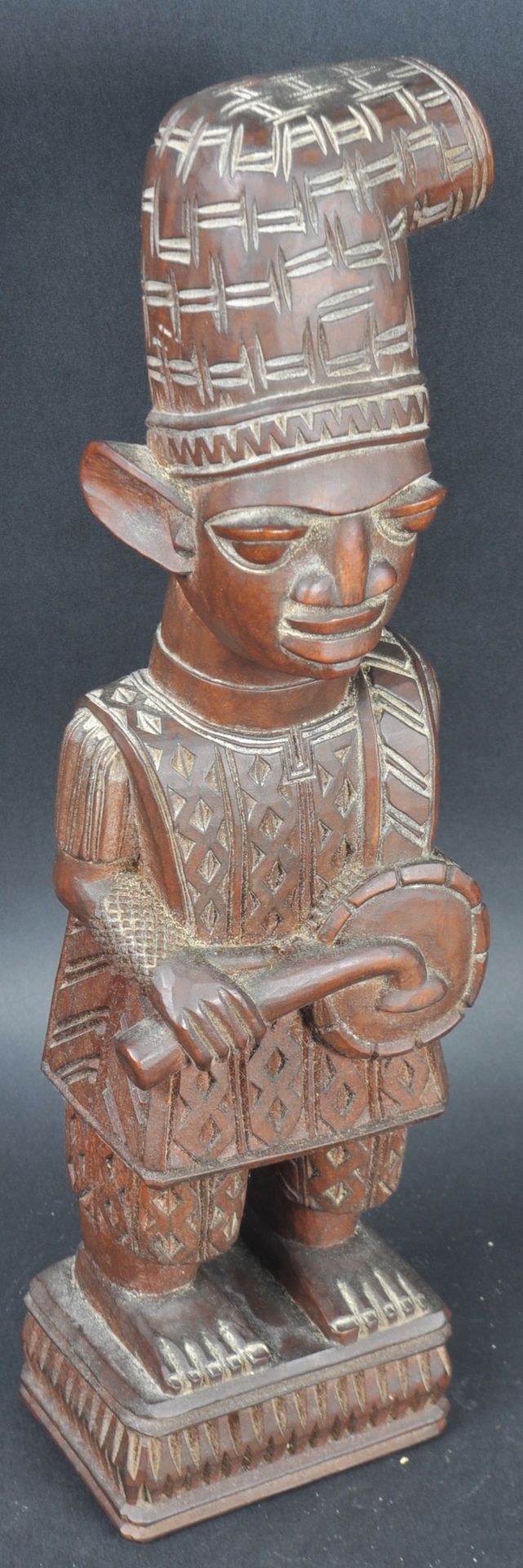 LAMIDI OLONADE FAKEYE - CARVED NIGERIAN TRIBAL FIGURE - Bild 2 aus 10