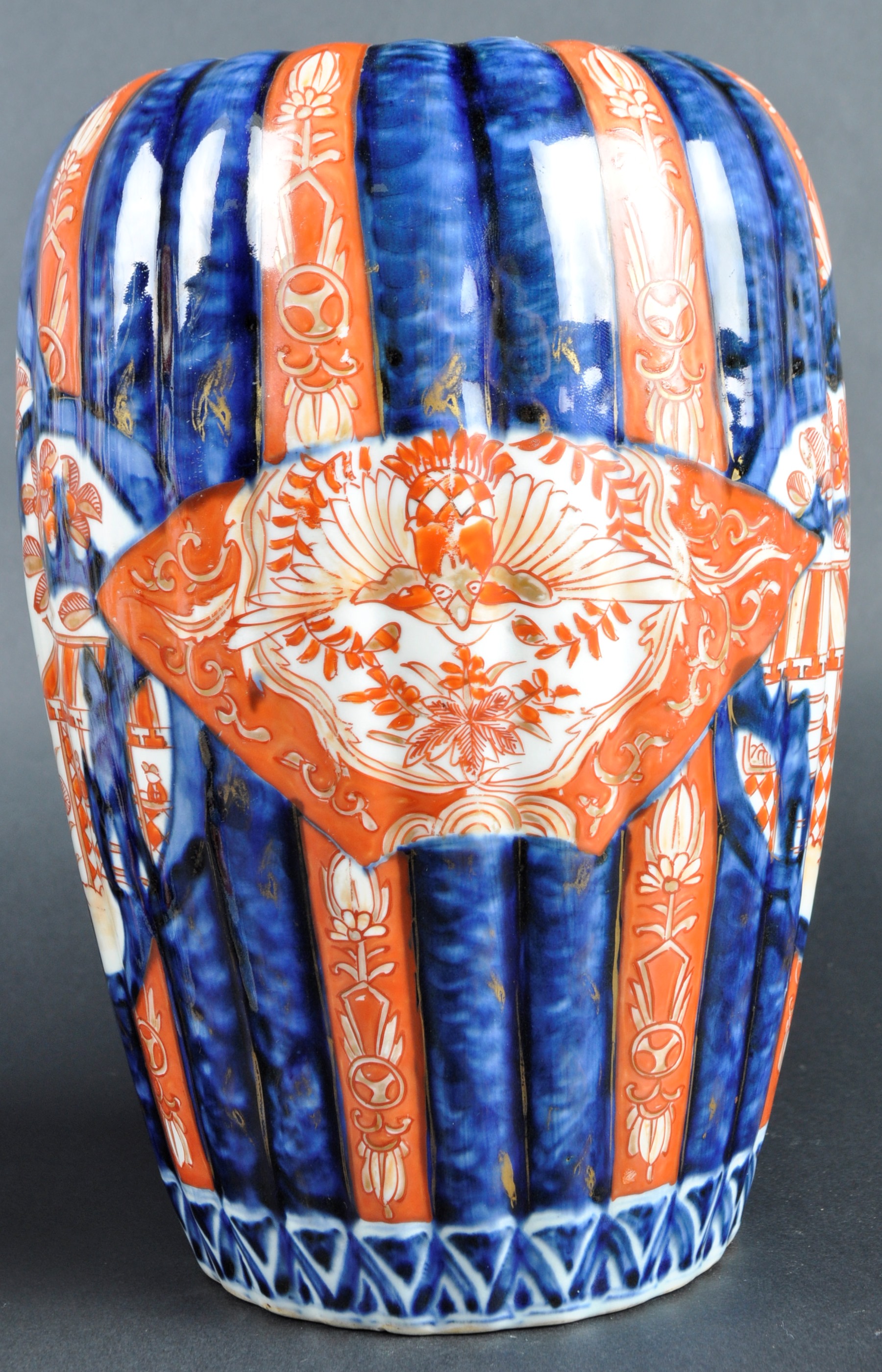 PAIR OF 19TH CENTURY JAPANESE MEIJI IMARI FLUTED VASES - Image 9 of 10