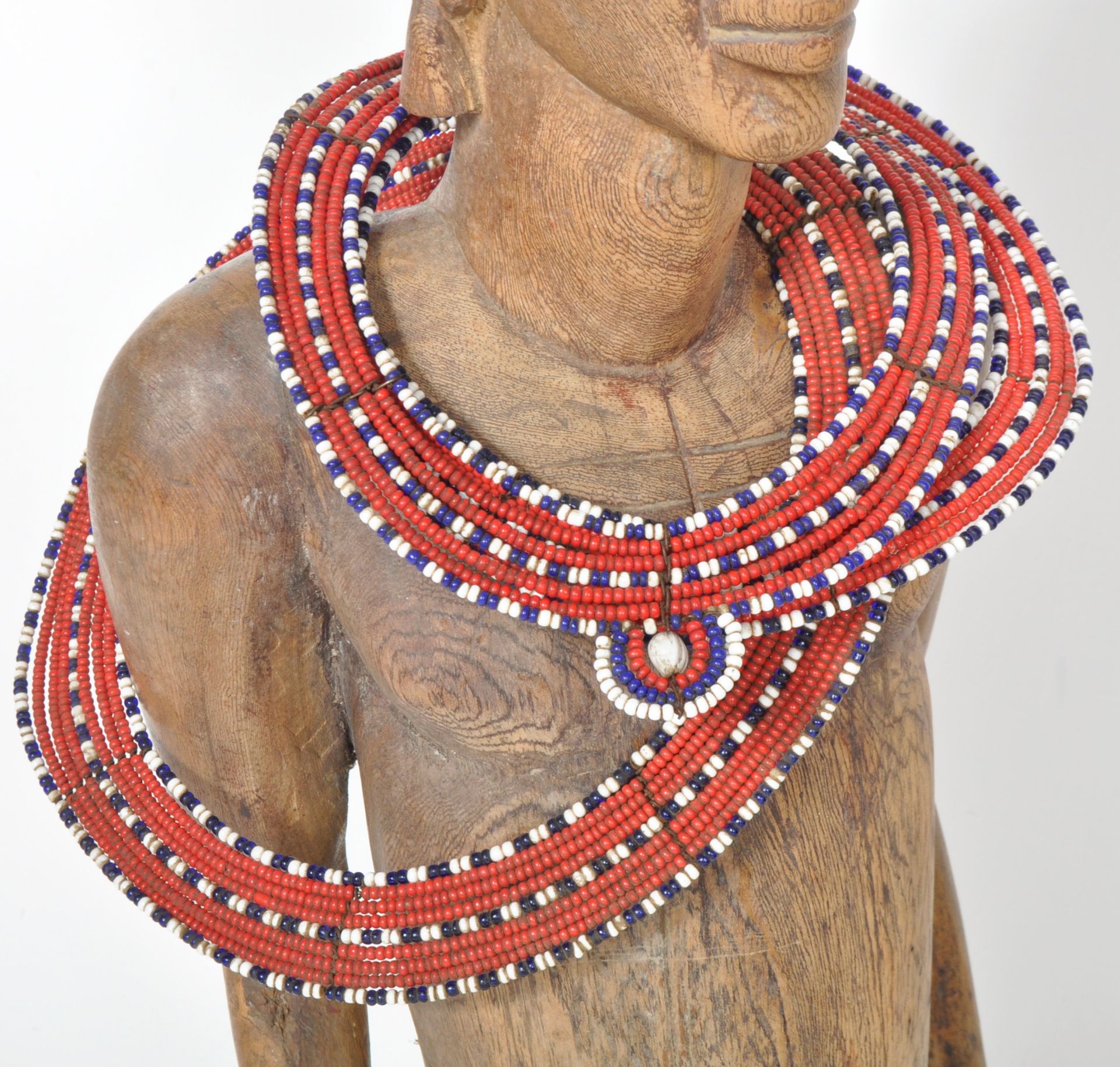 LARGE AFRICAN FIGURE WITH MAASAI BEAD NECKLACES - Image 4 of 7