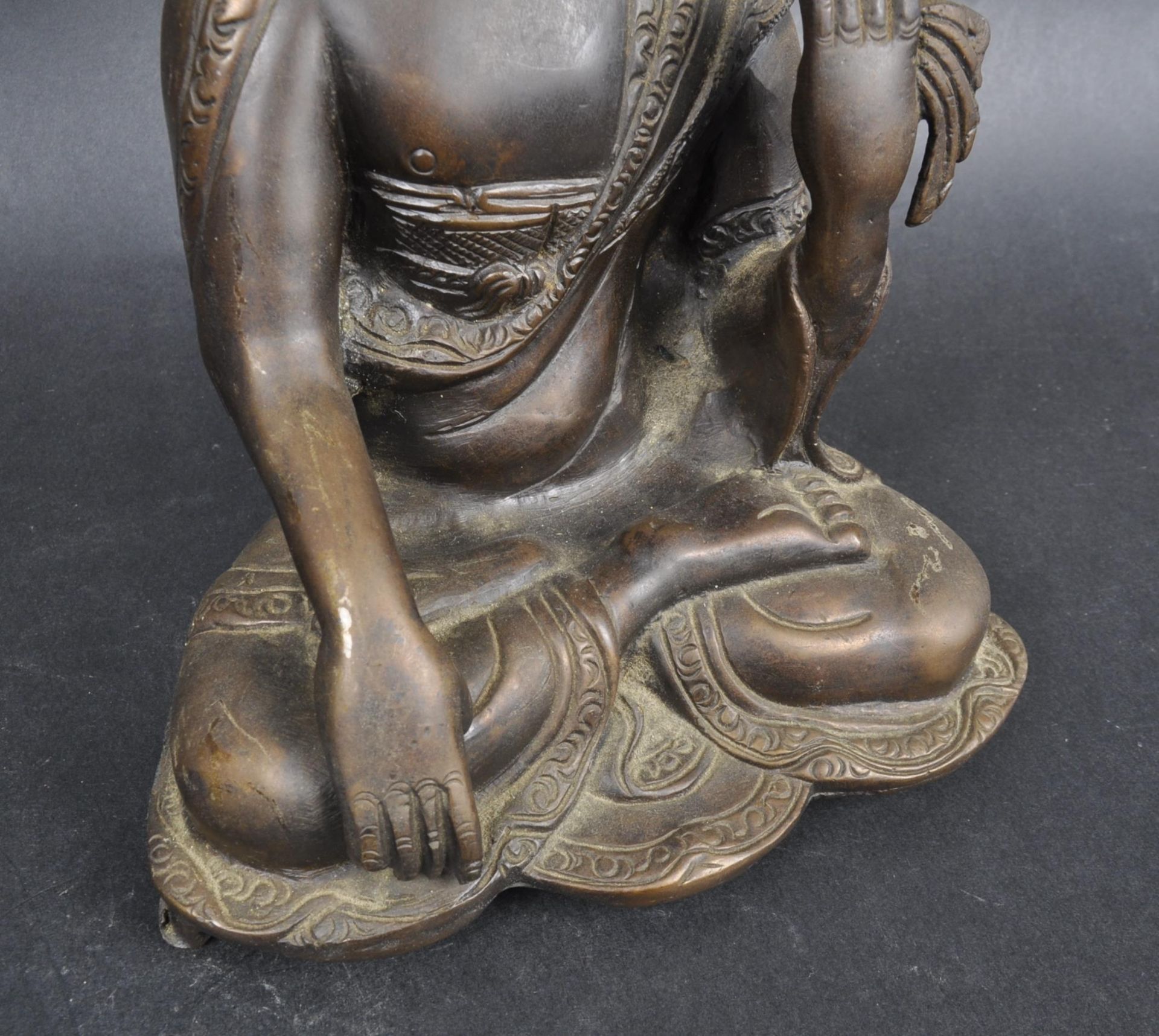 19TH CENTURY CHINESE BRONZE BUDDHA - Image 8 of 8