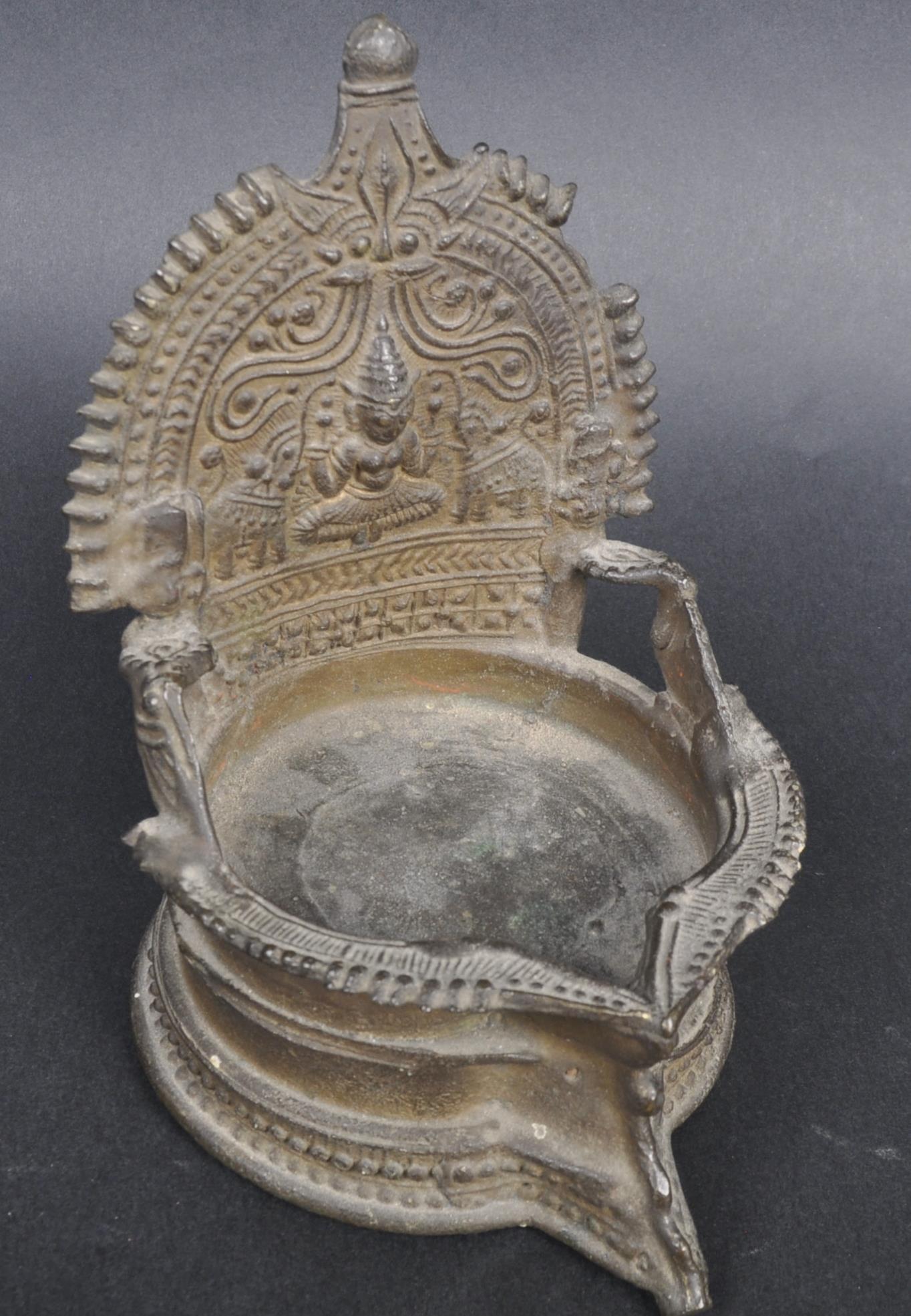 19TH CENTURY INDIAN HINDU BRONZE TEMPLE OIL LAMP - Image 2 of 8