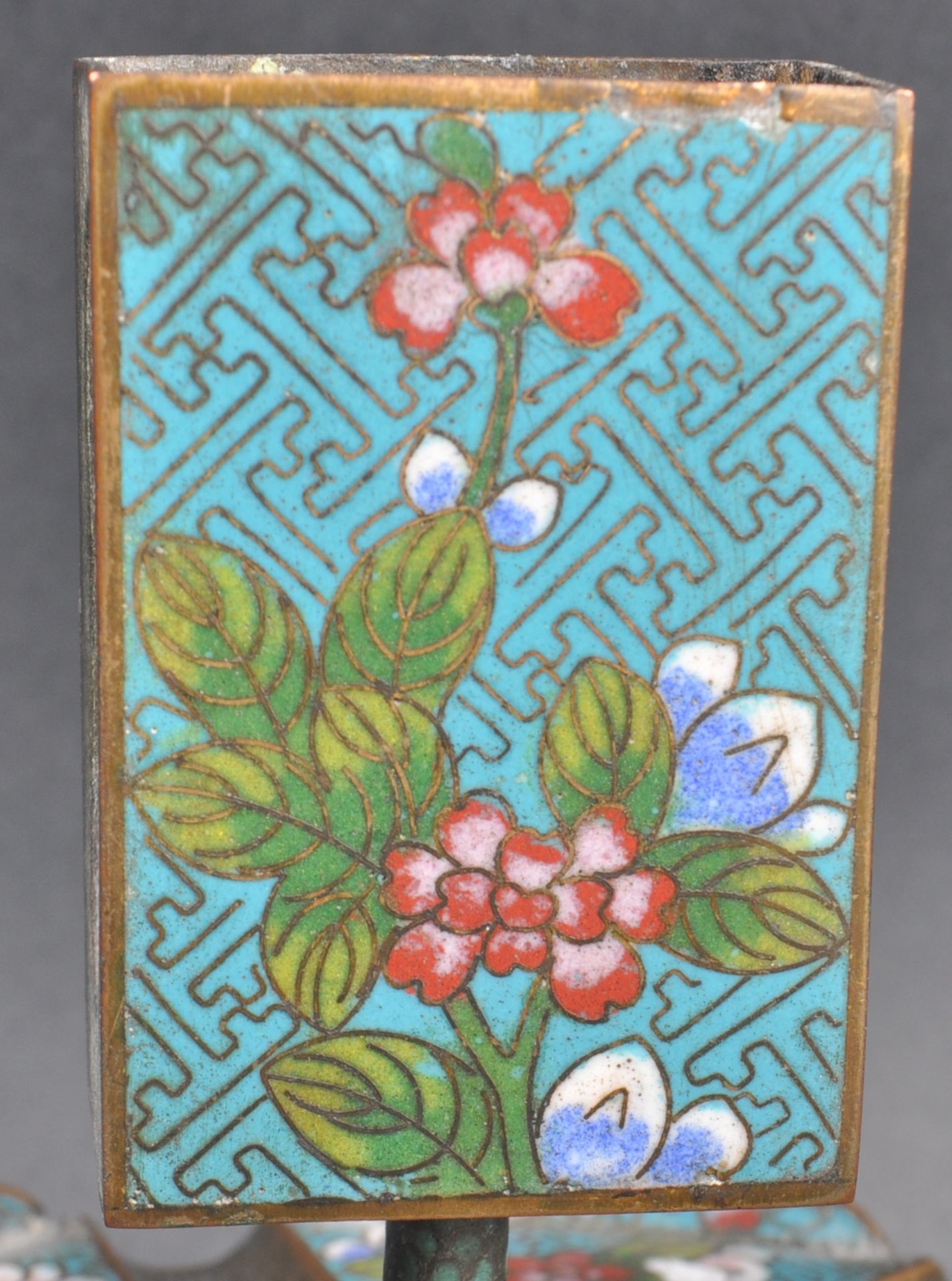 EARLY 20TH CENTURY CHINESE CLOISONNE SMOKERS STAND - Image 4 of 6