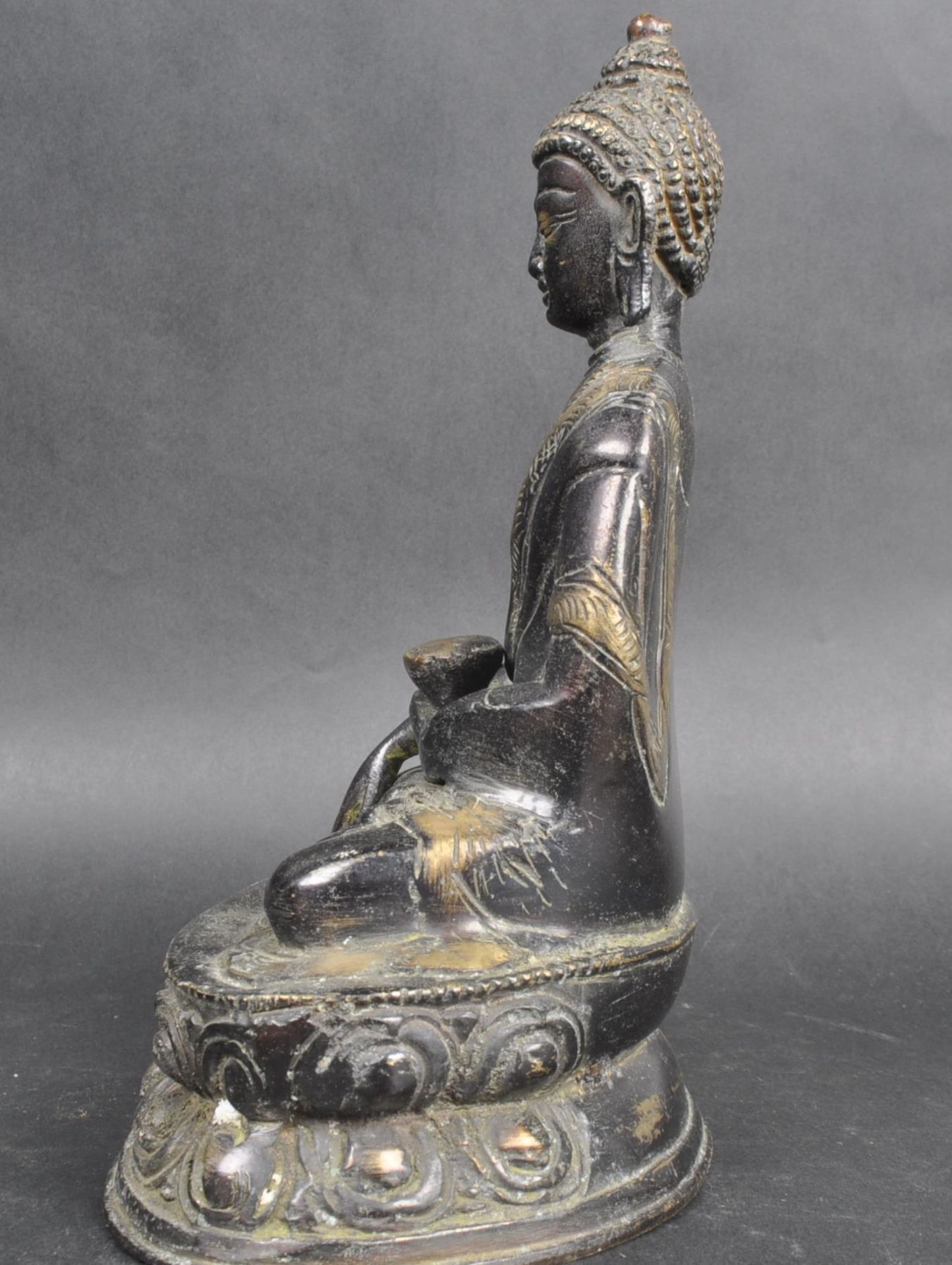 18TH CENTURY CHINESE BRONZE DOUBLE LOTUS BUDDHA - Image 4 of 7