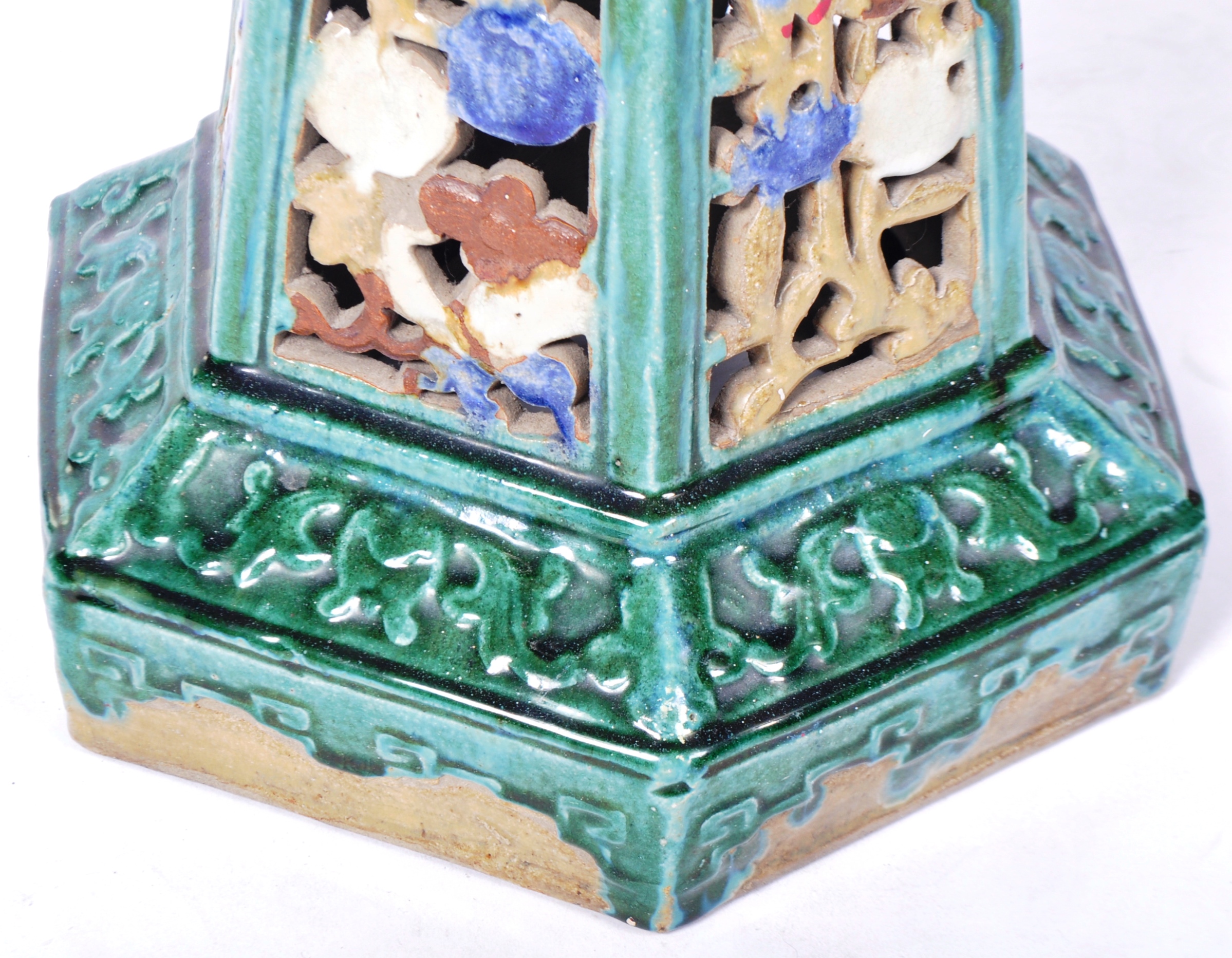 19TH CENTURY CHINESE SANCAI GLAZED PEDESTAL - Image 7 of 9